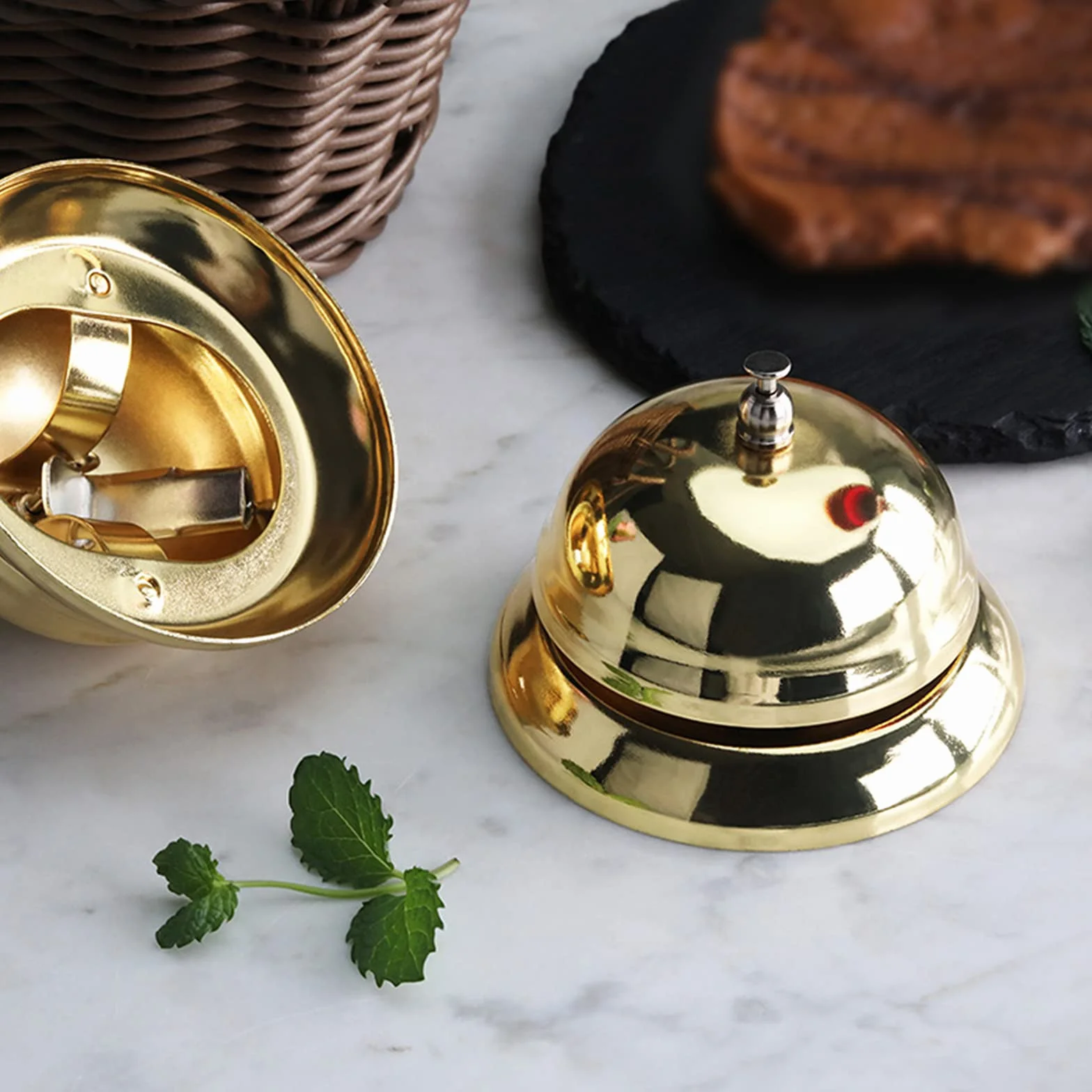 Campana de Servicio de Metal Tradicional Timbre de Mesa Timbre De Servicio Timbre De Recepción De Hotel 8.5cm de Diámetro para Hotel, Bar, Recepción，Restaurante,Mascotas Juego de Mesa 1 PCS （Dorado）