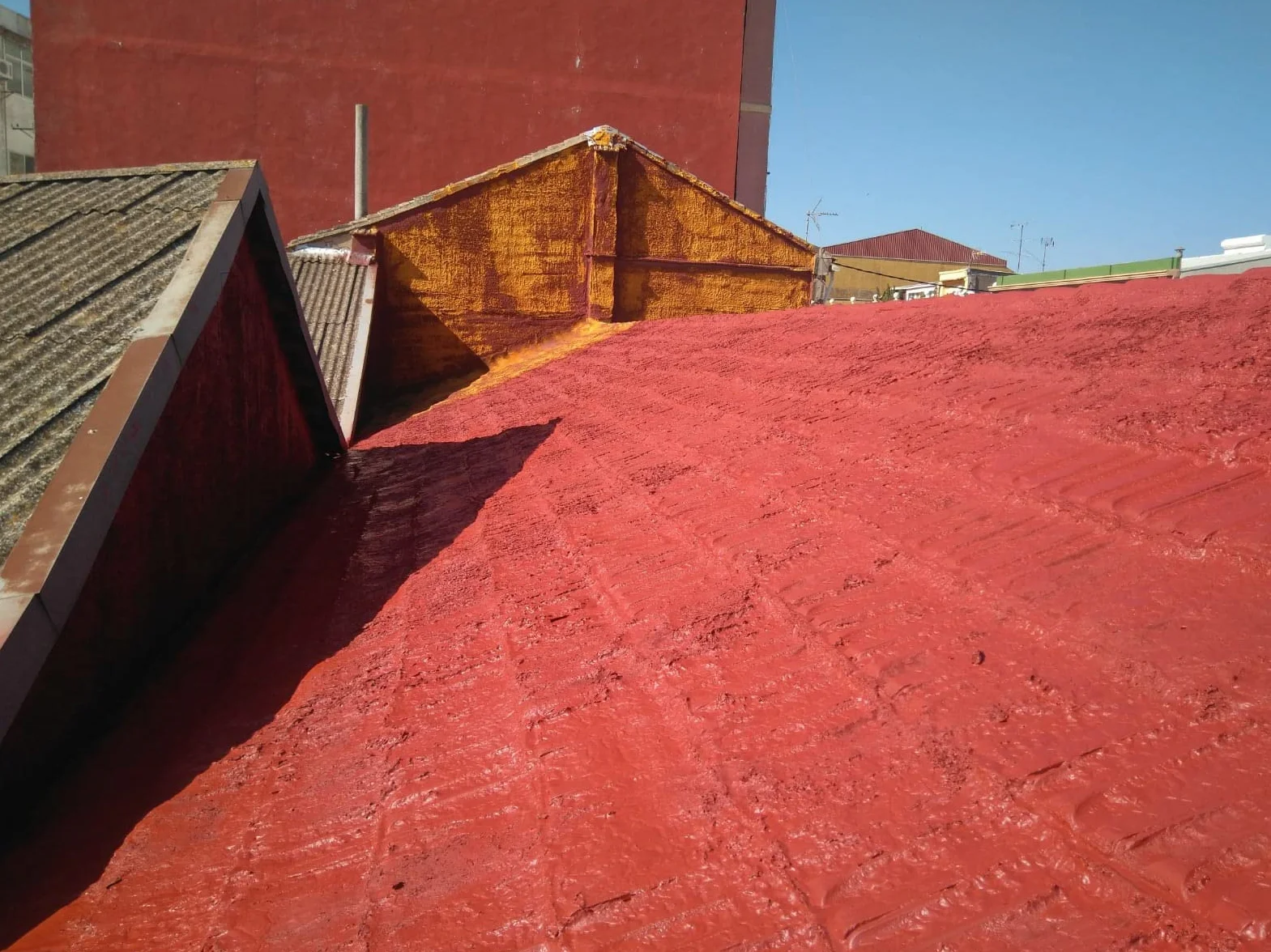 JOVIRA PINTURAS Pintura Impermeabilizante Antigoteras con Fibras 4 Litros Rojo A-46