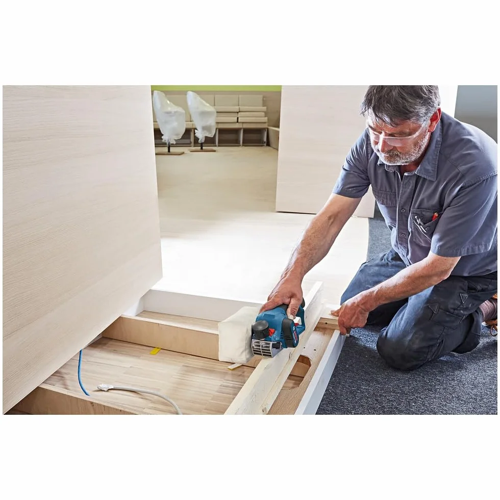 Bosch Professional 12V System cepillo a batería GHO 12V-20 (anchura del cepillo máx.: 56 mm, incl. 2 baterías 3.0Ah, cargador, 2 cuchillas de cepillado, L-BOXX)