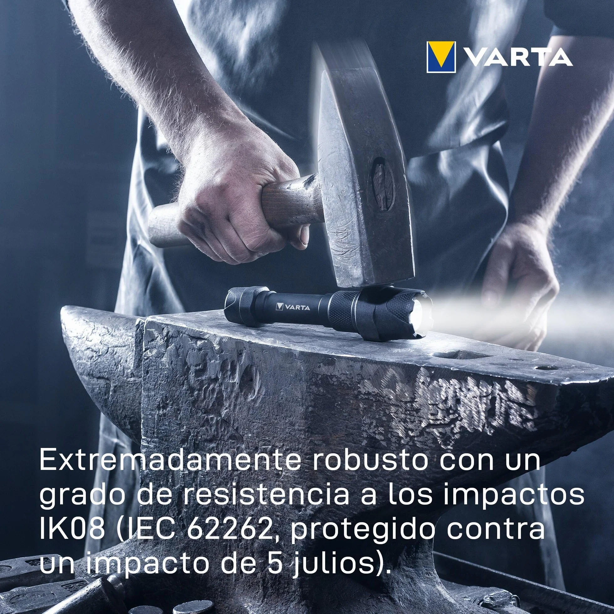 VARTA Indestructible F10 Pro 3,5 Vatios LED Linterna/Linterna de trabajo, incluye 3 pilas AAA de larga duración, resistente al agua y al polvo, absorbe impactos, carcasa de aluminio anodizado, negro