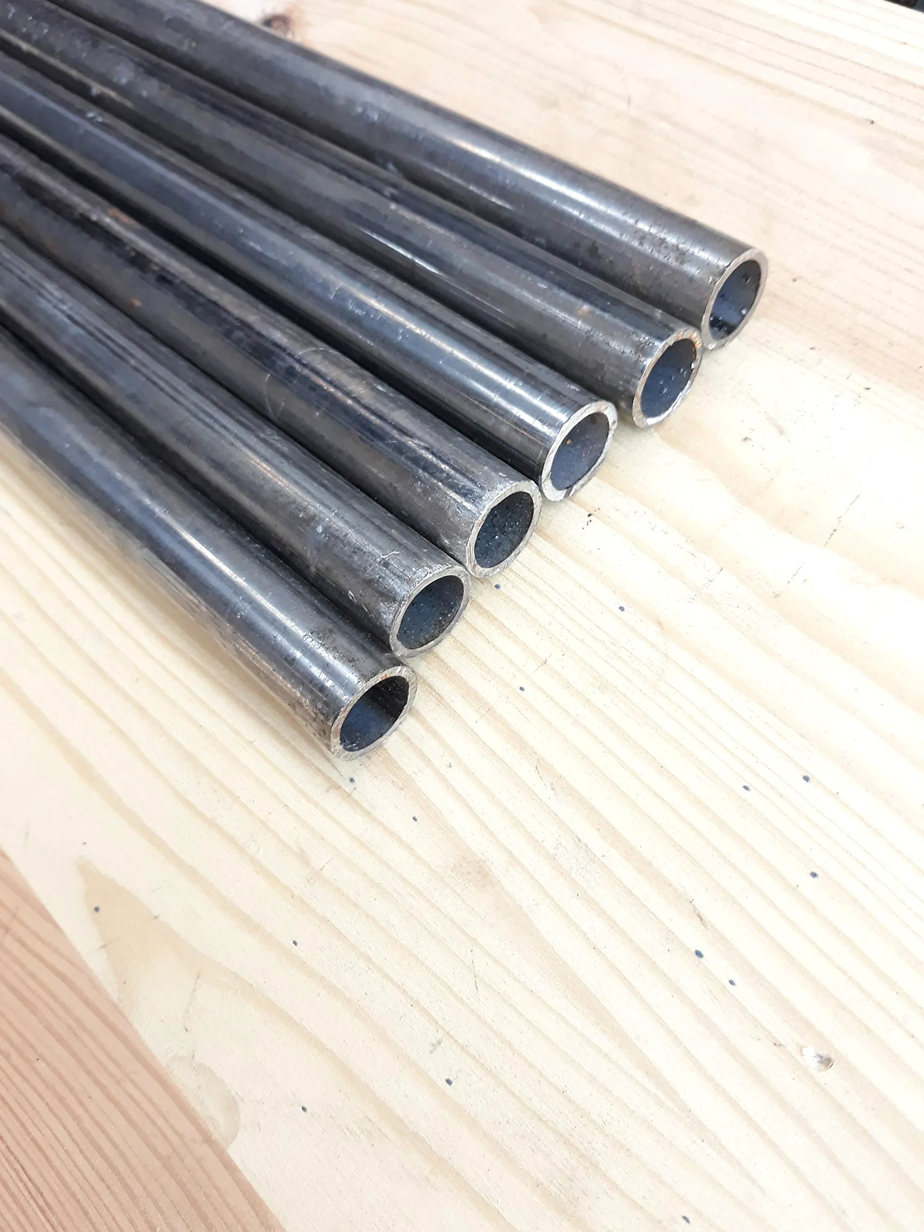 Tubo redondo de 16 mm. en 1,5 mm. de espesor. Hierro normal. Set de 6 uds de 1 metro