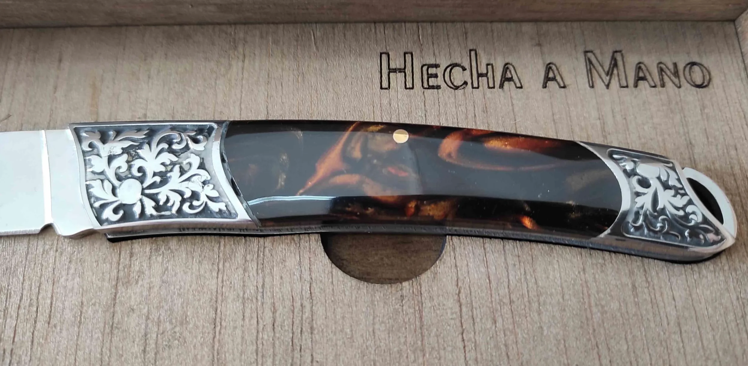 Genérico Navaja de Artesania 8.5 cm de hoja personalizado con tu nombre en cajita de madera. Virola cuadrada.
