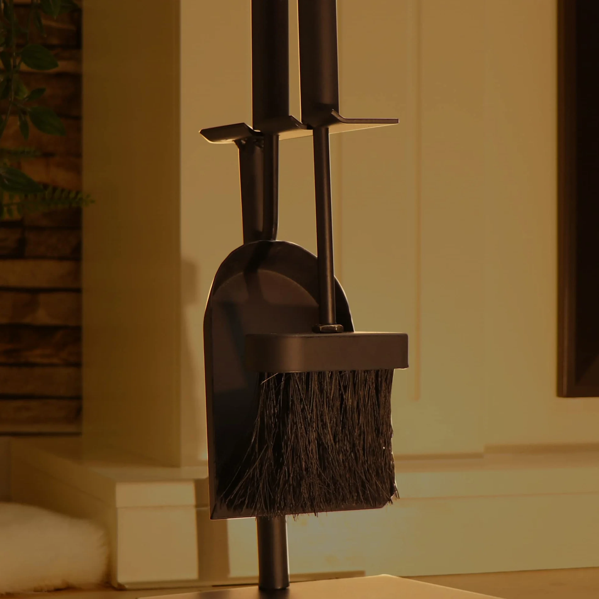 COM-FOUR® Conjunto de chimenea en negro en un tamaño compacto de metal, con pala, escoba y soporte-Ideal para estufas (003 piezas de cubiertos)