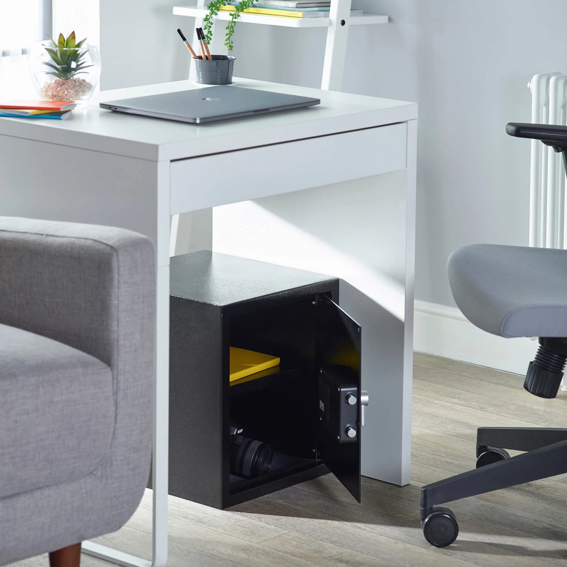 Yale YSV/390/DB2 Caja Fuerte de Mueble Serie Value Grande Negra, Acceso con Pin Digital, Cerradura Electrónica
