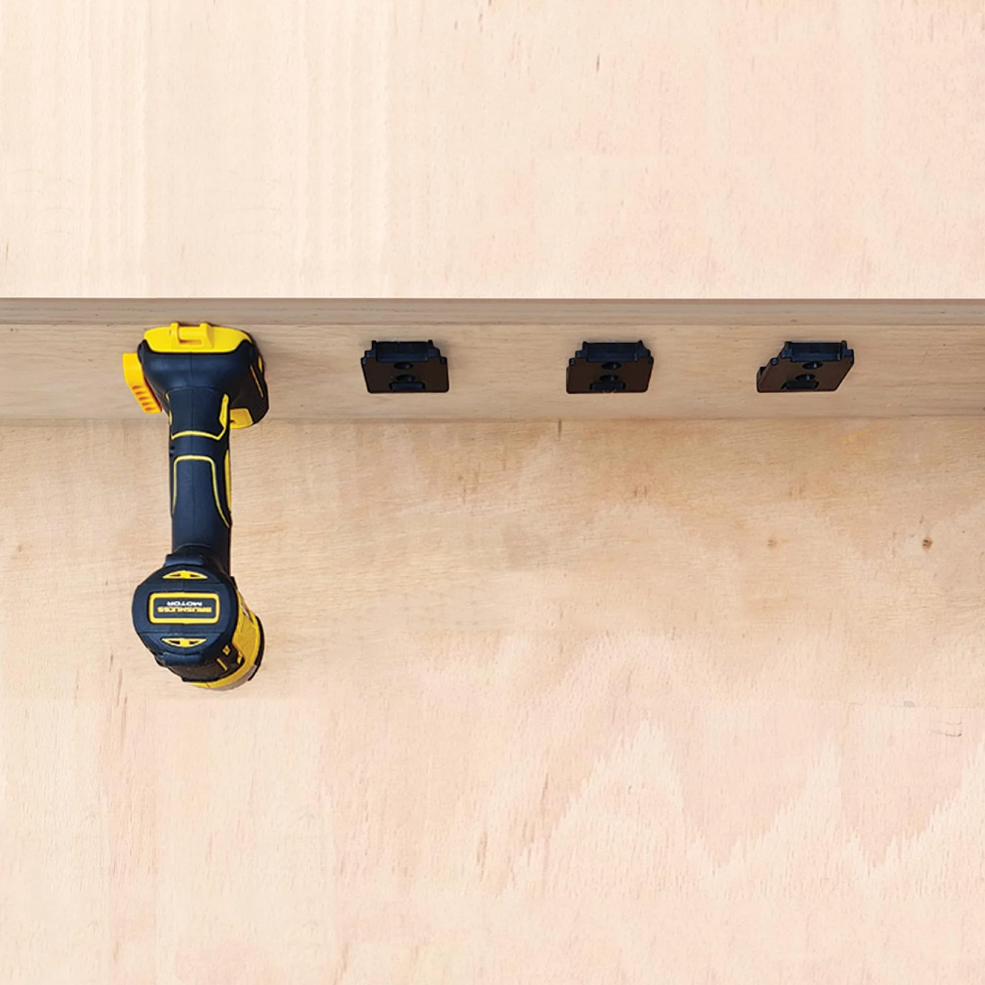 StealthMounts Portaherramientas compatibles con DeWalt MAX + XR + Flexvolt | Soportes de herramientas inalámbricos compatibles con herramientas eléctricas DeWalt de 18 V + 20 V + 54 V + 60 V | Paquete