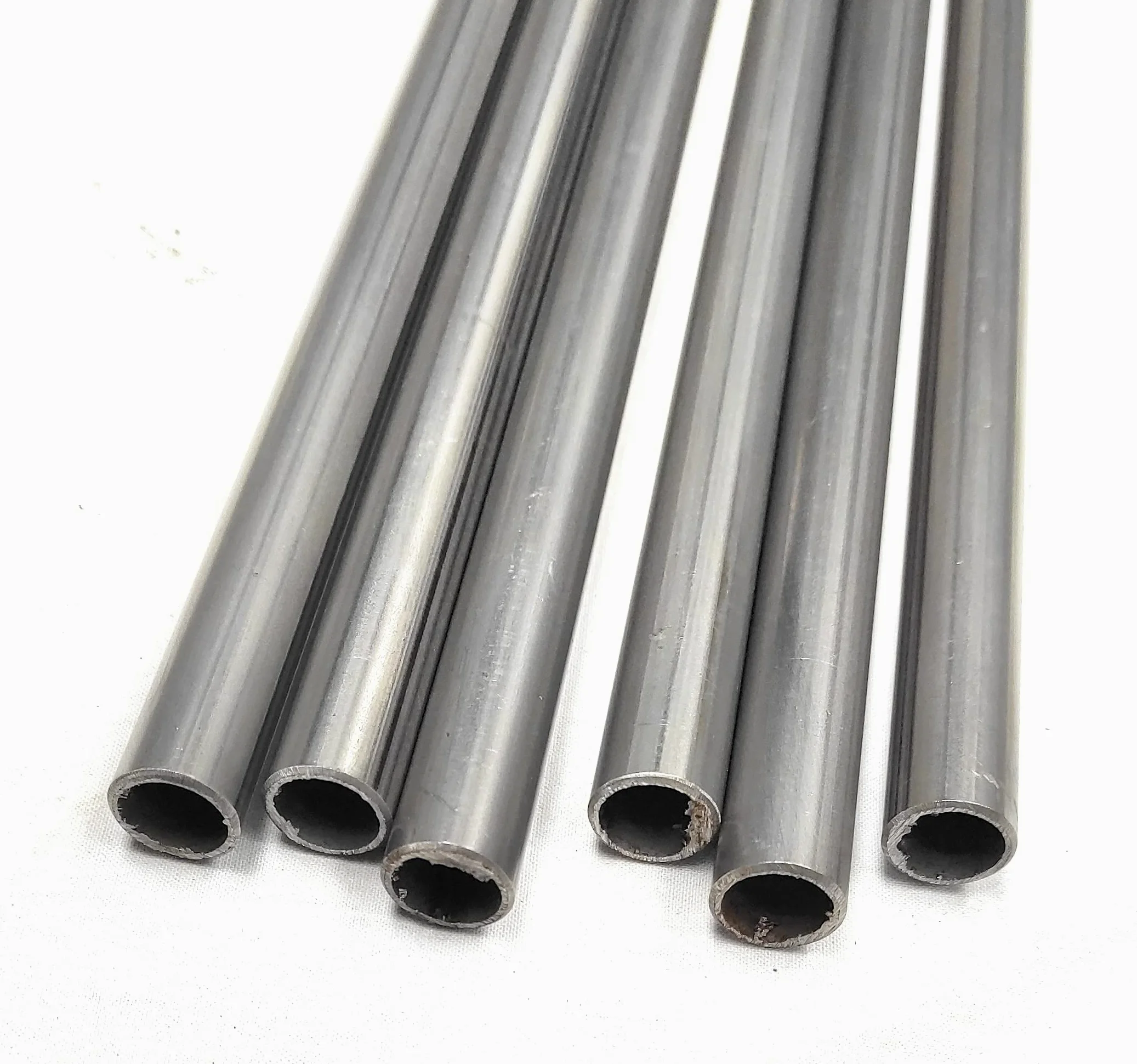 Tubo redondo de 16 mm. en 1,5 mm. de espesor. Hierro normal. Set de 6 uds de 1 metro