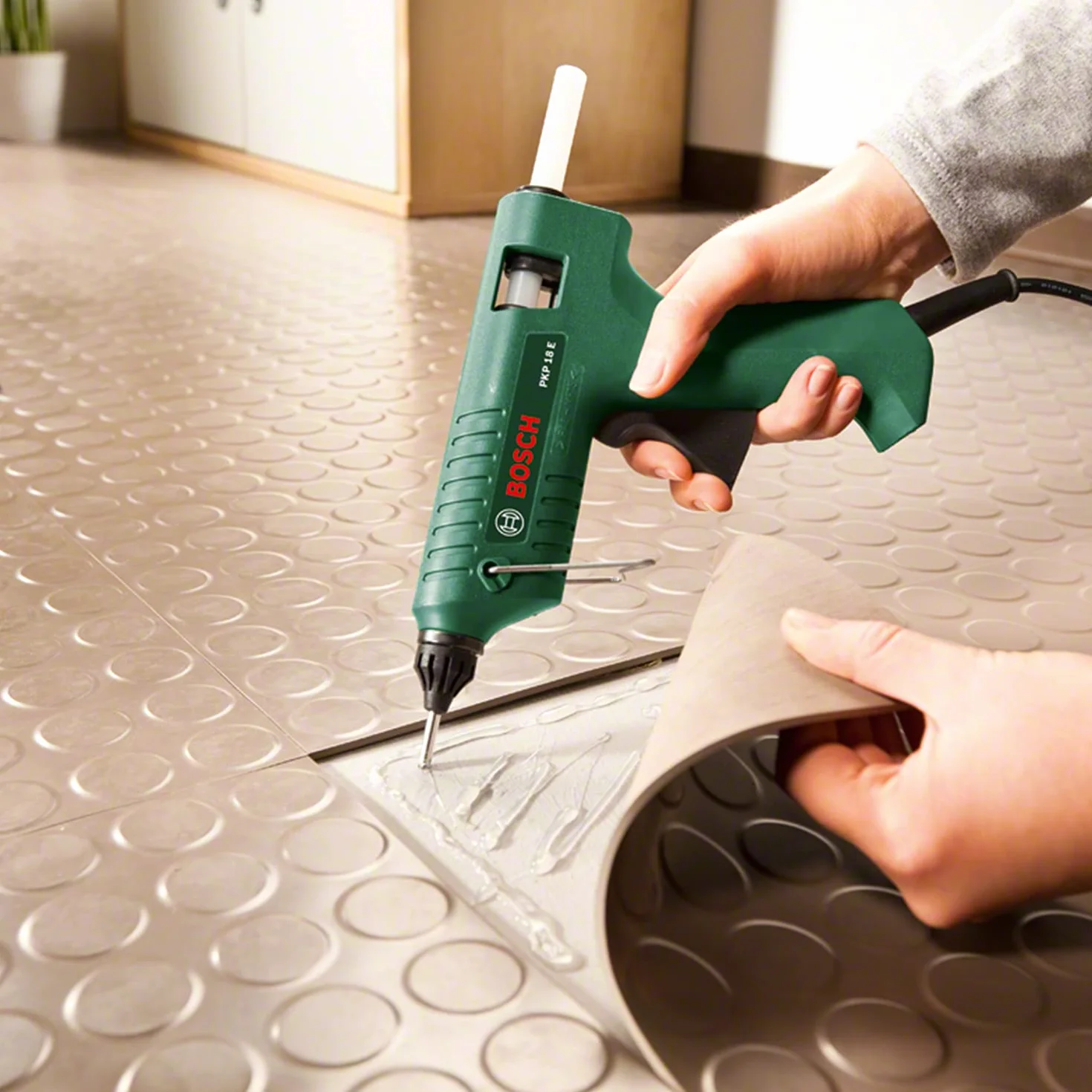 Bosch pistola de pegar PKP 18 E (1 boquilla extralarga, adhesivo termofundible, 240 V)