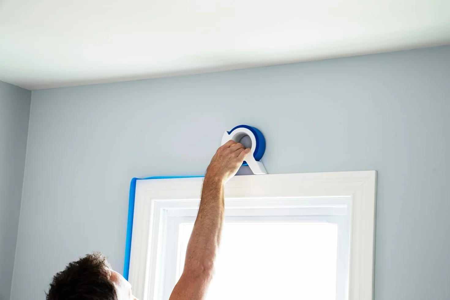 ScotchBlue Aplicador de Cinta de Pintor con 1 Rollo (36 mm x 18,2 m) - Cinta de Enmascarar Multisuperficie - para Molduras, Rodapiés, Marcos de Puertas y Ventanas