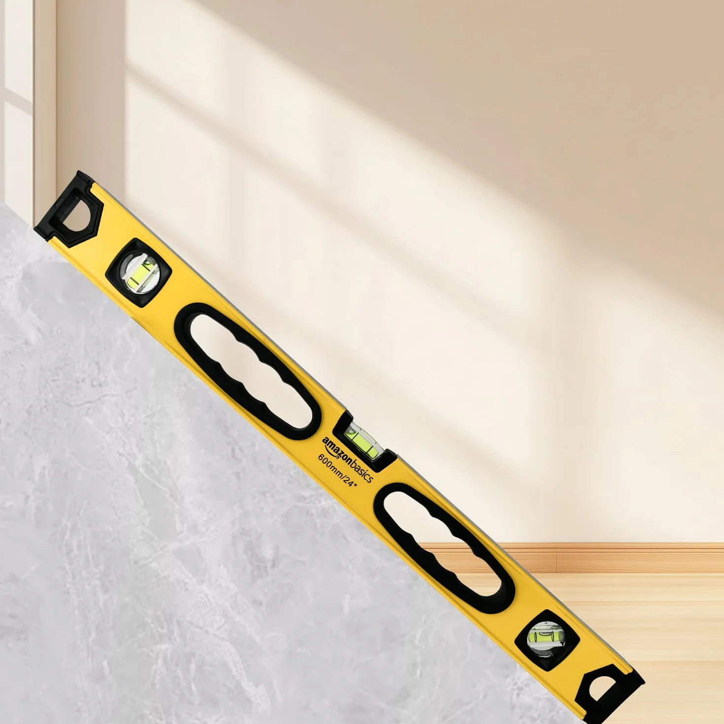 Amazon Basics Nivel de burbuja magnético aleación de aluminio 60.9 cm 180 90 45 grados Amarillo negro