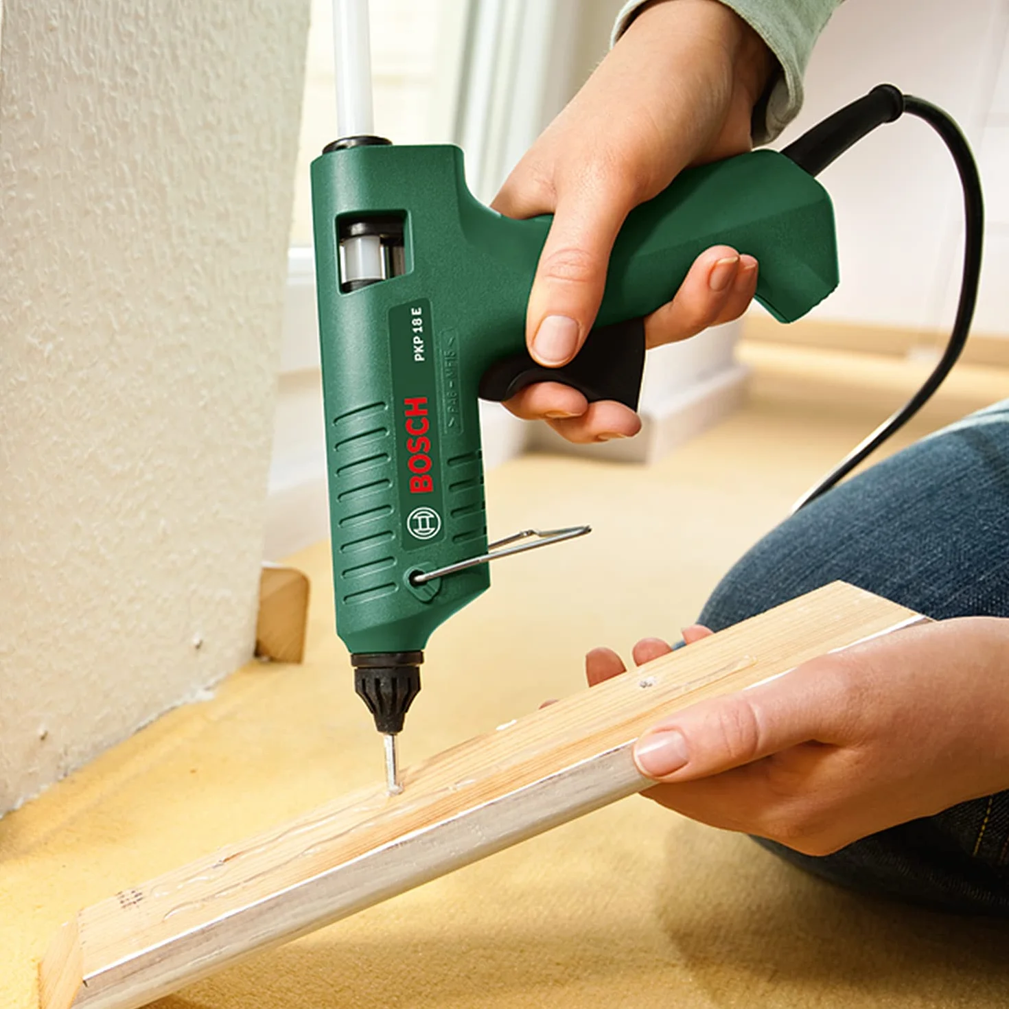 Bosch pistola de pegar PKP 18 E (1 boquilla extralarga, adhesivo termofundible, 240 V)