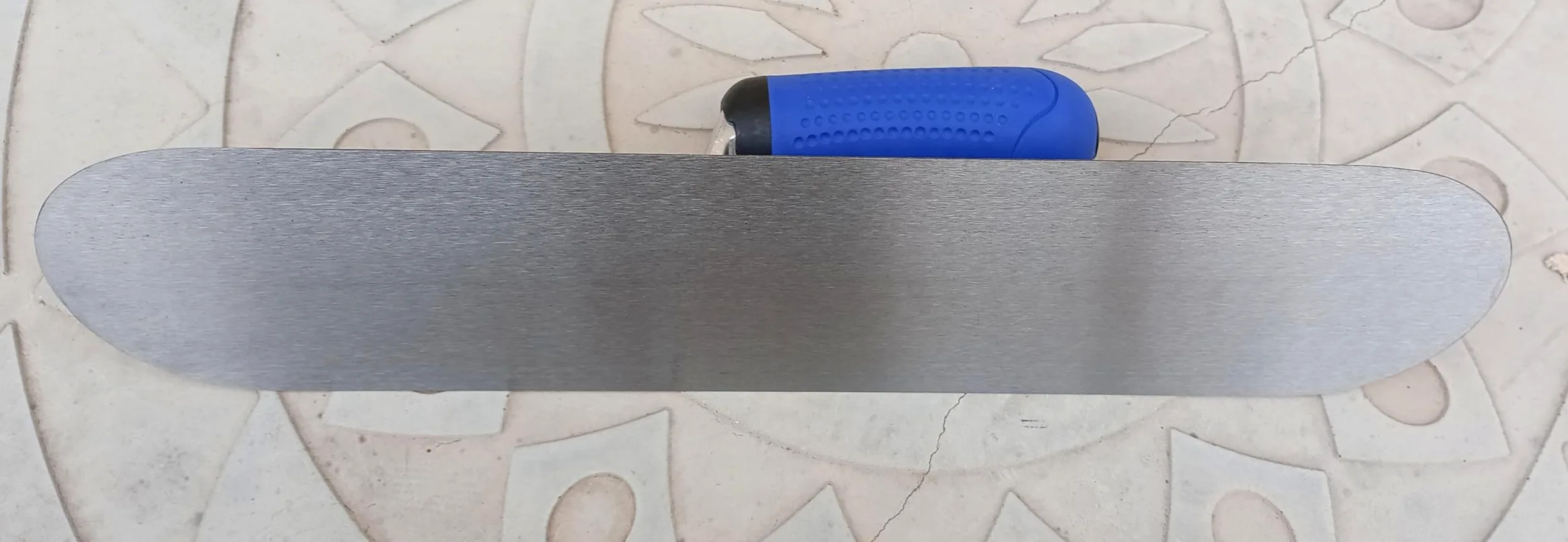 Llana Alisadora de Acero Inoxidable 40,6 cm – Mango Suave Antideslizante – Paleta, Fratasadora para Hormigón y Yeso, Herramienta Profesional de Construcción (40,6 x 10,2 cm)