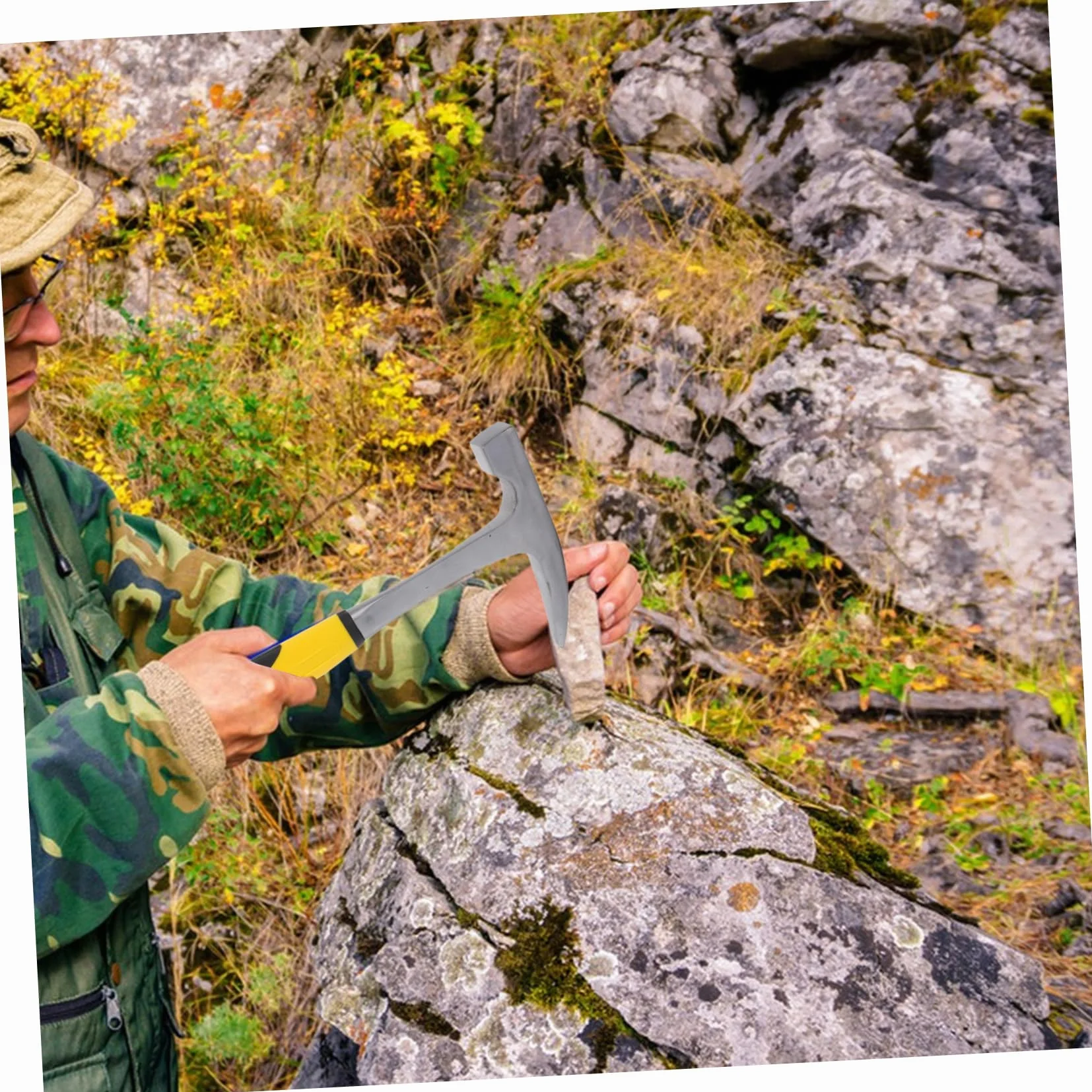 NUOBESTY Martillo Geológico Multiusos con Mango de Tpr y Acero de Alto Carbono, Diseño Ergonómico para Reducir Fatiga en Exploración y Actividades al Aire Libre