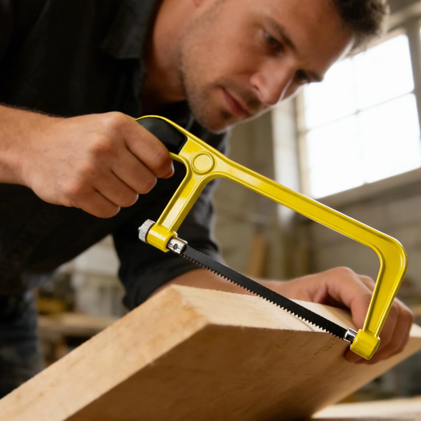 Arco de Sierra para Metales Ajustable con Caja de Ingletes, 10 Hojas Bimetálicas, Sierra de Mano para PVC, Azulejos, Bricolaje y Renovación, Herramienta de Taller