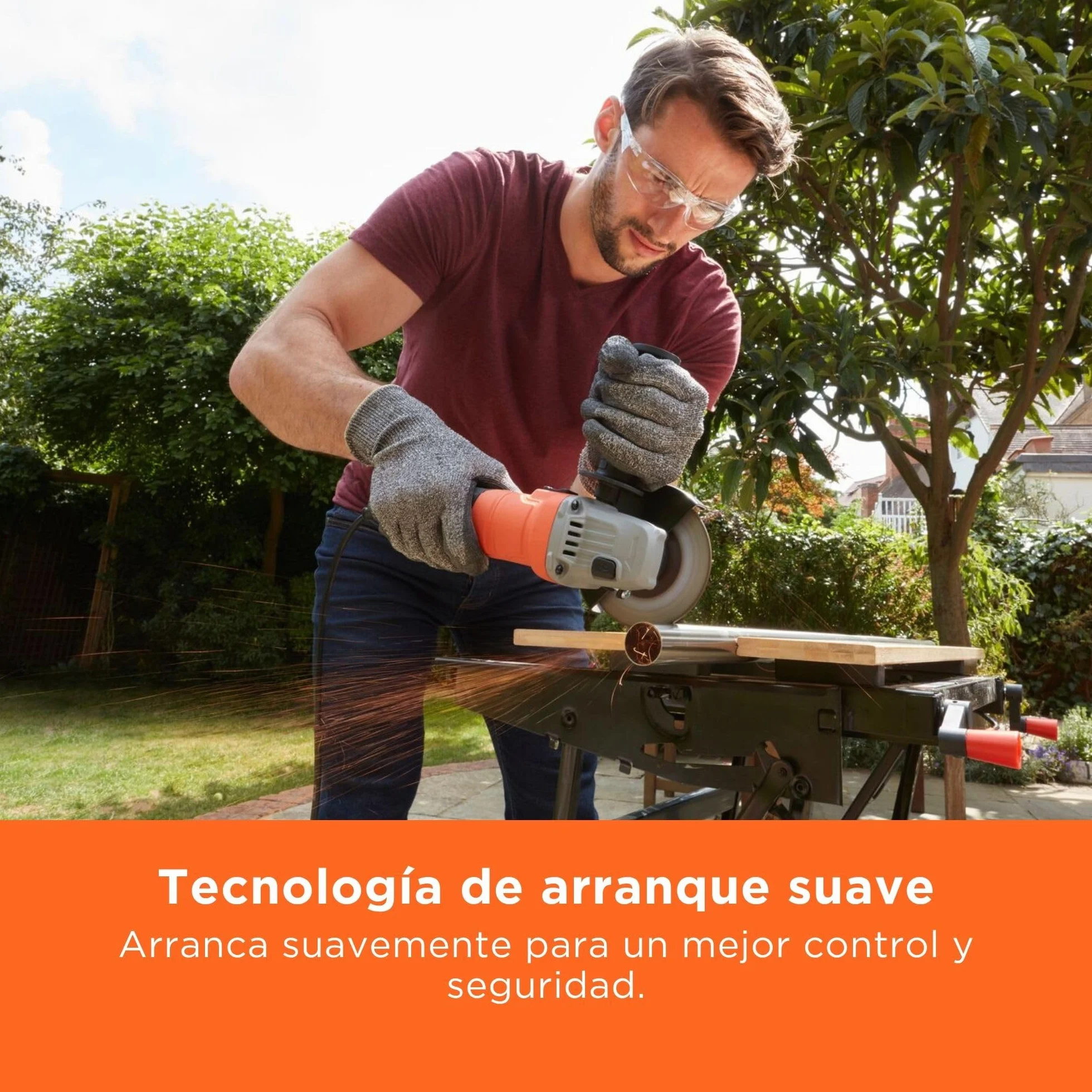 BLACK+DECKER Amoladora angular compacta con cable de 15mm 710W, BEG010-QS,