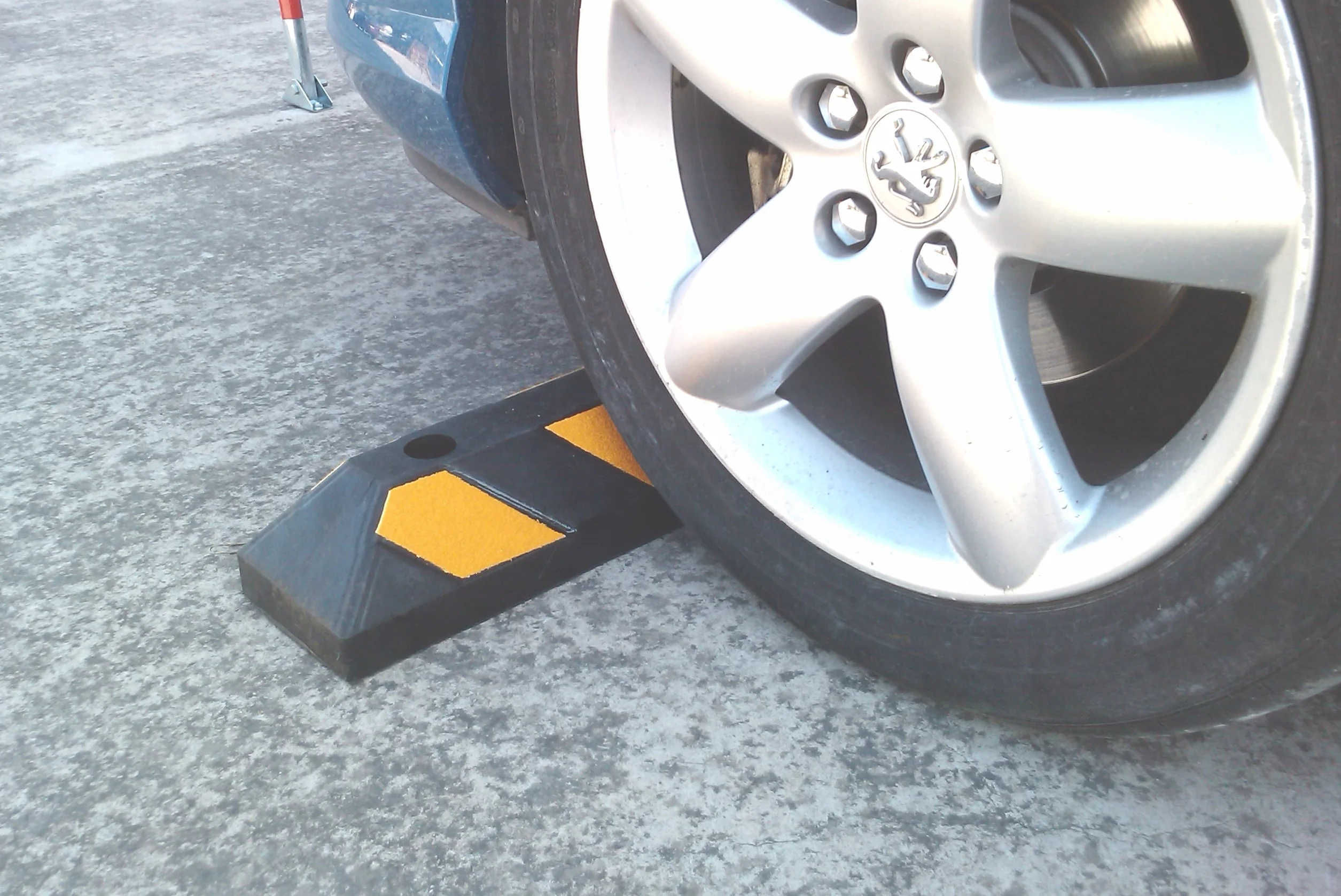 Tope Rueda de Goma Para Estacionar y Garajes, Negro Amarillo, 55x15x10 cm (Paquete de 1)