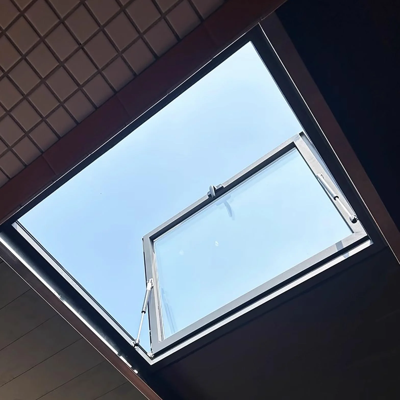 Ventana de Techo, Ventanas de Tejado,Claraboya para Techo, Tragaluz con Ventilación Manual con Vidrio Templado de Doble Capa para Áticos, Sótanos, Cobertizos(LxW 75x100cm/29.5x39.4in)
