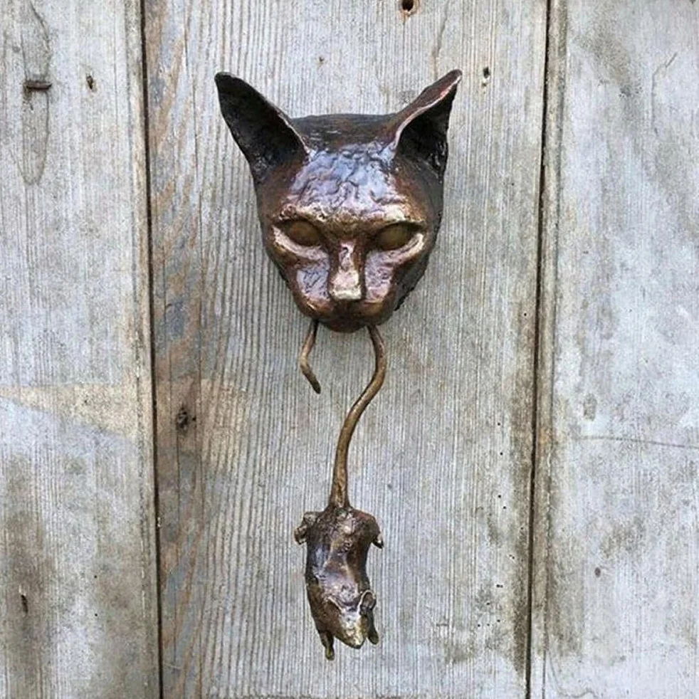 HUSHUI Aldaba de Puerta, aldaba de Puerta de Gato Escultura Gato atrapar ratón Escultura de Pared Colgante de Resina para Patio Sala de Estar
