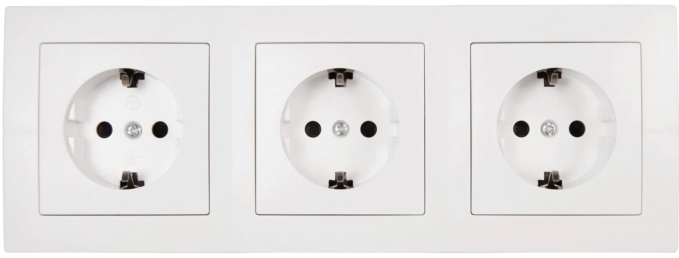 Bloque de bases de enchufe MC POWER | Flair | Bases de enchufe de 3 vías con contacto de puesta a tierra, cable de 15cm con terminal de lustre, 250V/ 16A, montaje en superficie, blanco mate