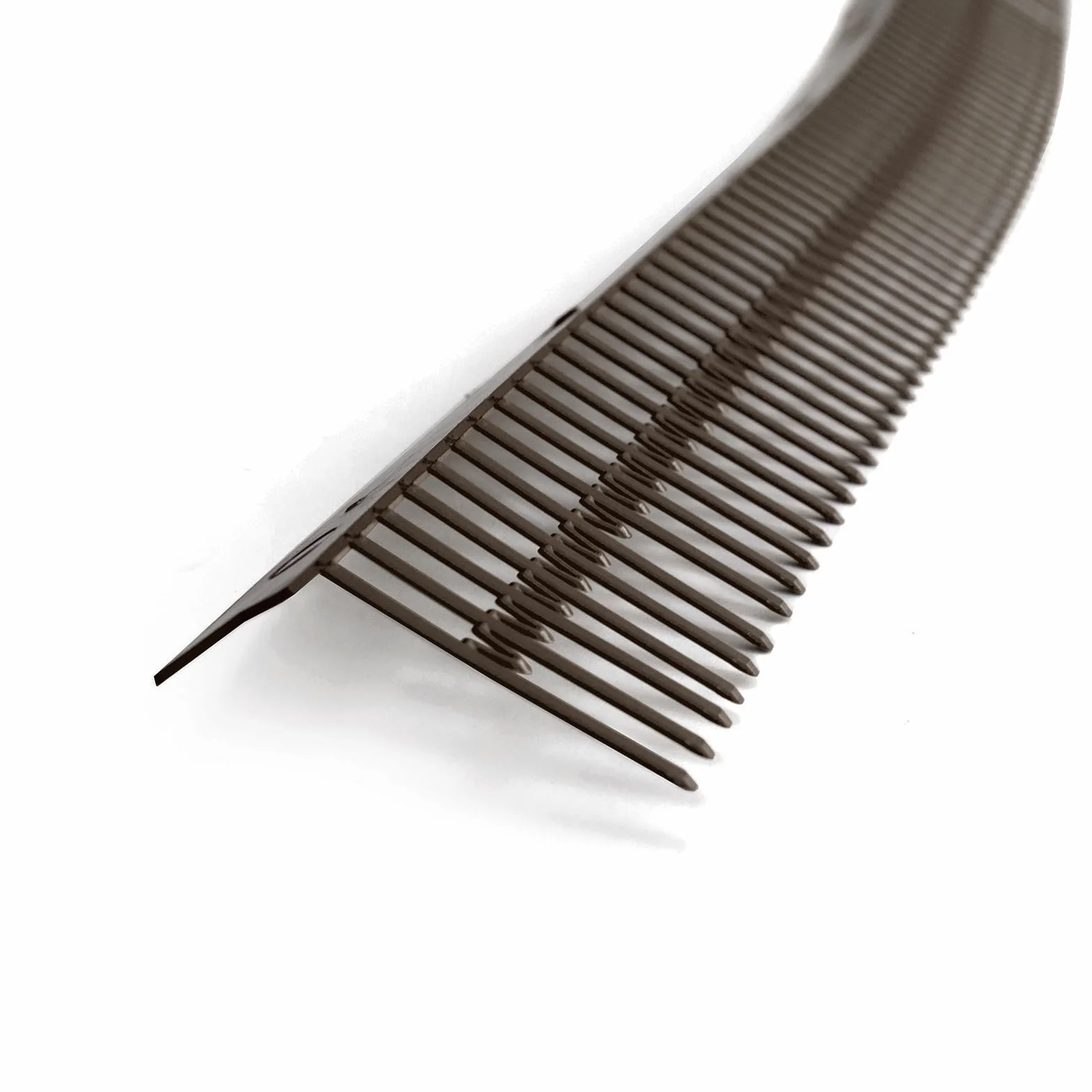 DQ-PP Peine de ventilación para cumbrera – 10m (10 piezas x 1m) – 100mm – Marrón (RAL 8017) – Ventilación de cumbrera – Peine para canalones
