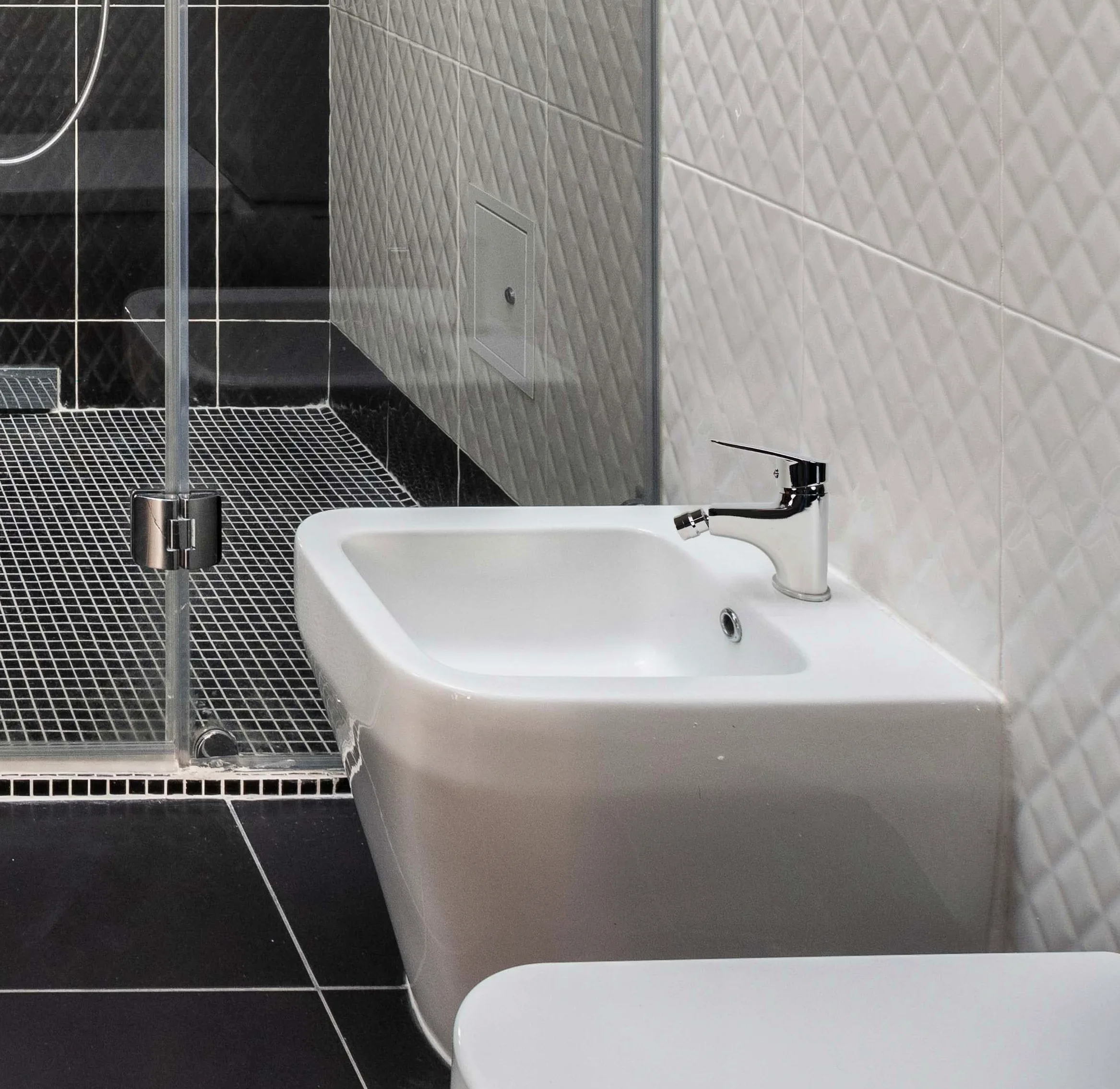 Grifo de Bidé Monomando con Mezclador de Agua Fría y Caliente de 11x12cm en Acabado Cromado de Zinc para Lavabo de Baño - Diseño Elegante con Alta Durabilidad y Resistencia al Desgaste