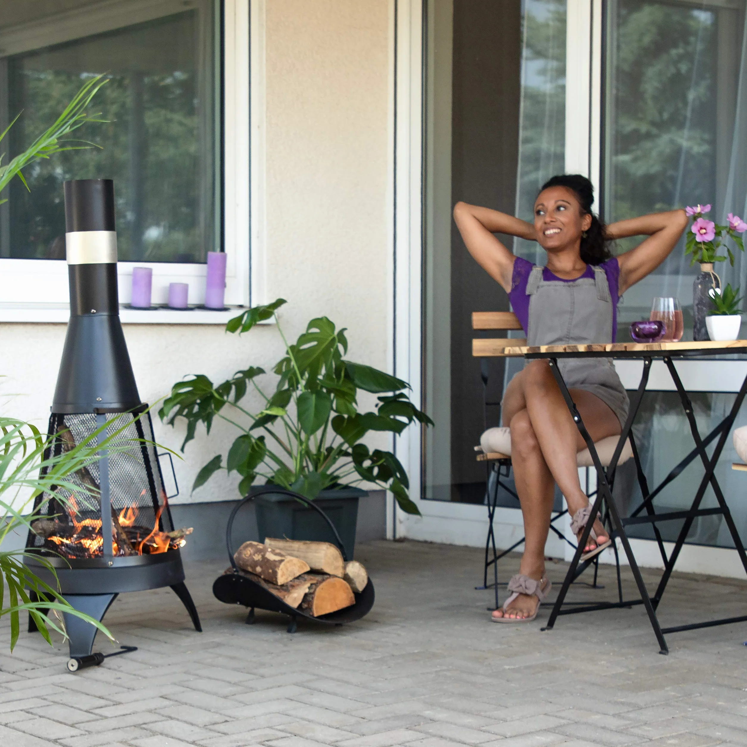 Relaxdays Cesta para Leña Moderna con Asa, Canasto Chimenea, Almacenaje Madera y Transporte, Acero, 40x38x48 cm, Negro