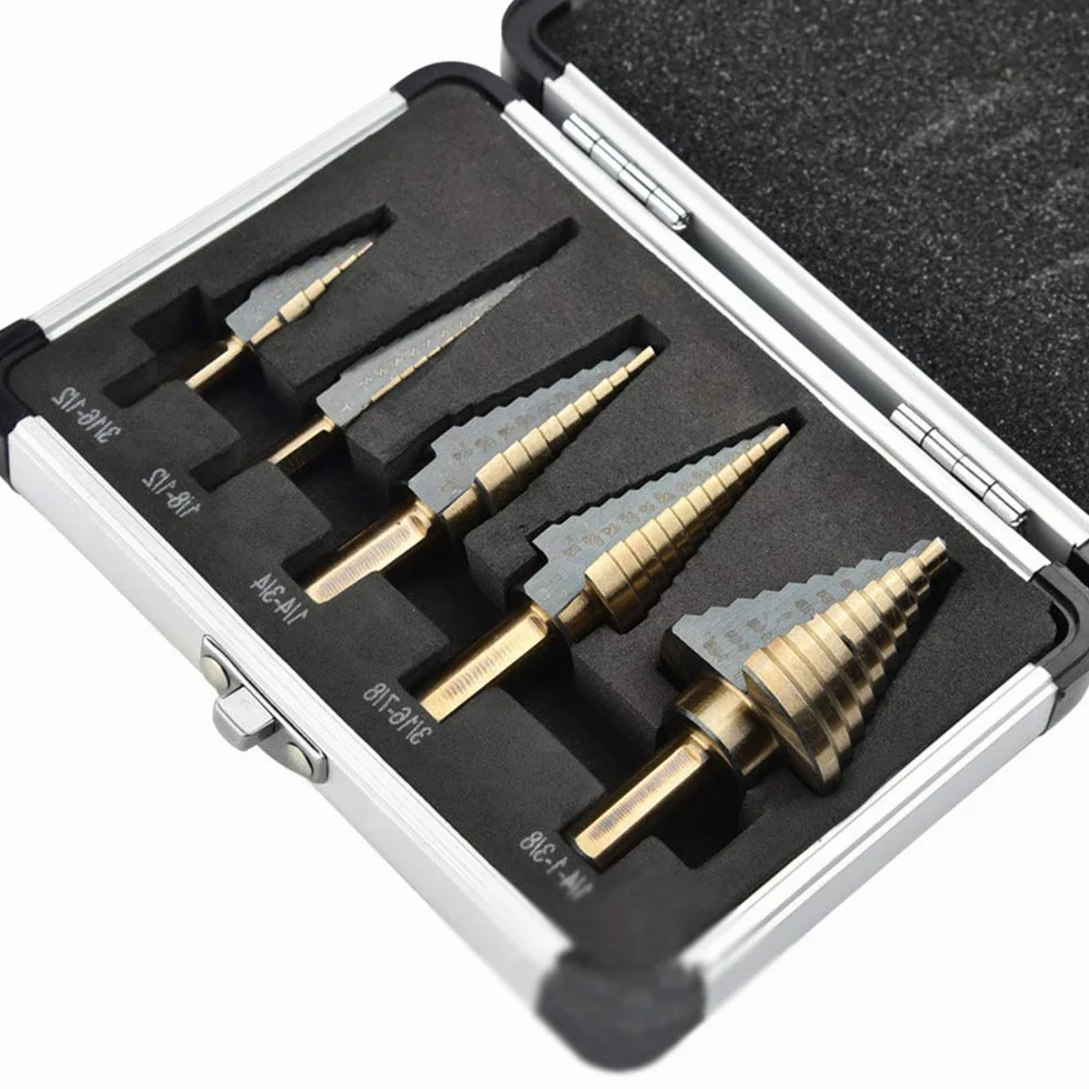 HSS Titanio Broca Escalonada 5 piezas 1/4-1-3/8 "3/16-7/8" 1/4-3/4 "1/8-1/2" 3/16-1/2" Multifunción Pagoda Taladro Brocas Metal Drill con Caja de Aluminio DC14