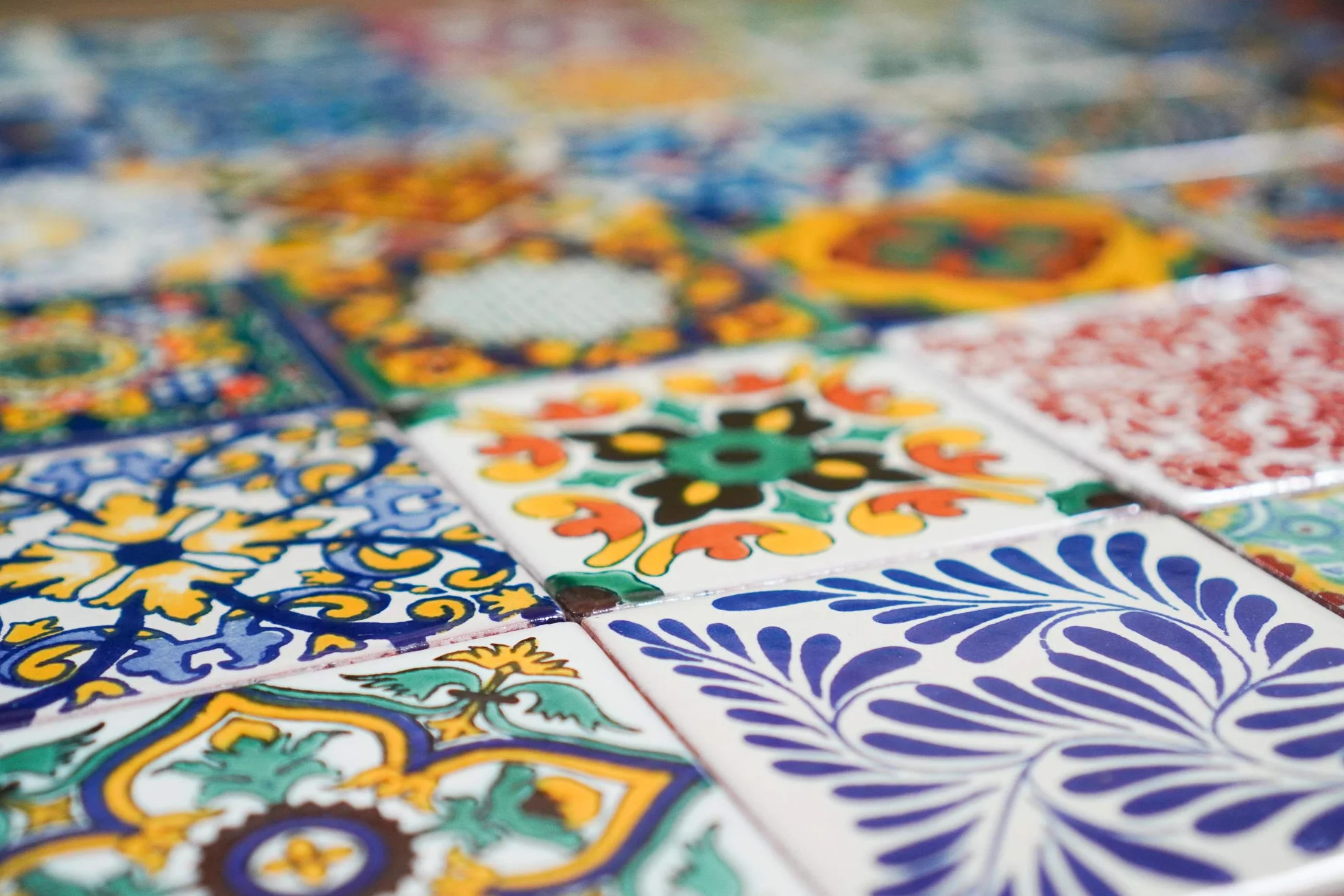 Paquete de 36 azulejos Talavera mexicanos hechos a mano surtidos de 10,5 cm: 'Aleatorio'