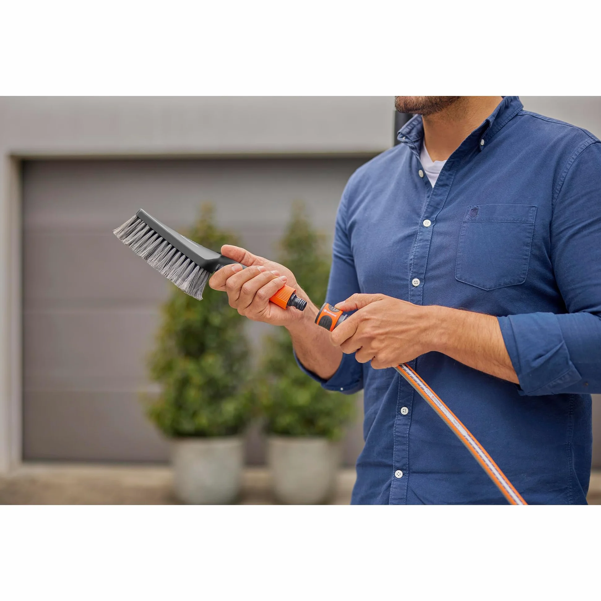 Gardena Cleansystem Juego de Lavado con Cepillo de Mano M Suave: para superficies pequeñas y delicadas, con flujo regulable, incl. barritas de champú para una limpieza eficaz (18863-20)