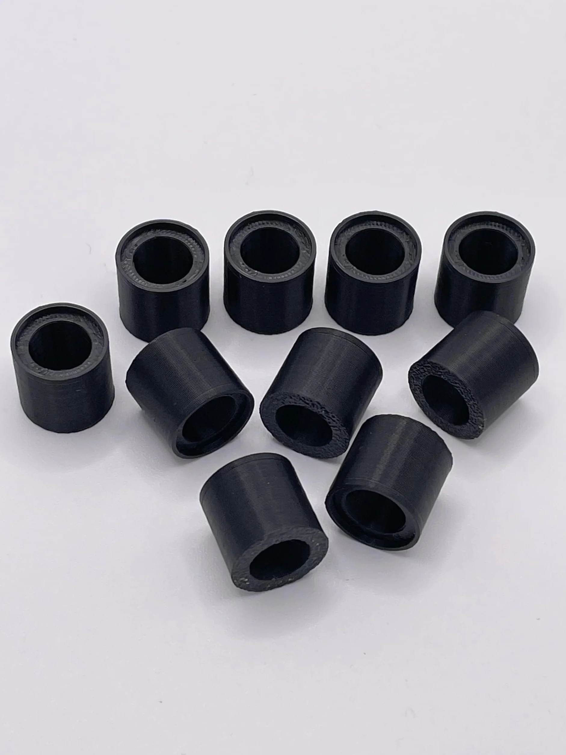 Pieza de repuesto apta para muchas ventanas de techo Velux. Contenido: 10 manguitos deslizantes. Rodamientos deslizantes. Anillos de bisagra