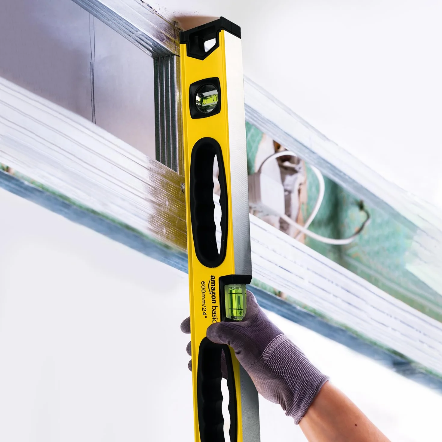Amazon Basics Nivel de burbuja magnético aleación de aluminio 60.9 cm 180 90 45 grados Amarillo negro