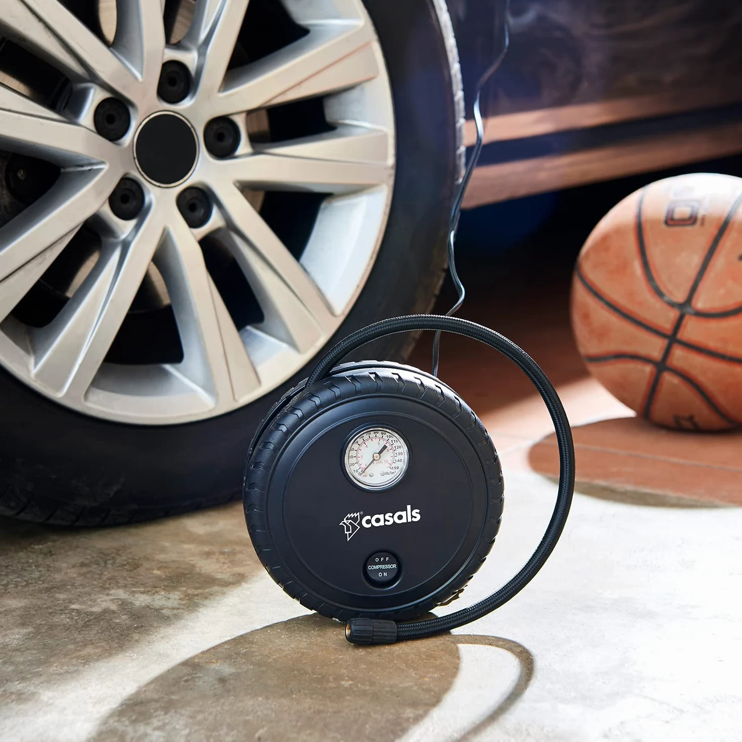 CASALS - Mini compresor de aire portátil de 12V y 260 psi | Bomba de aire portátil eléctrica de 40cm con manómetro | Hinchador eléctrico con cable de mechero de 3m | Accesorios para coche