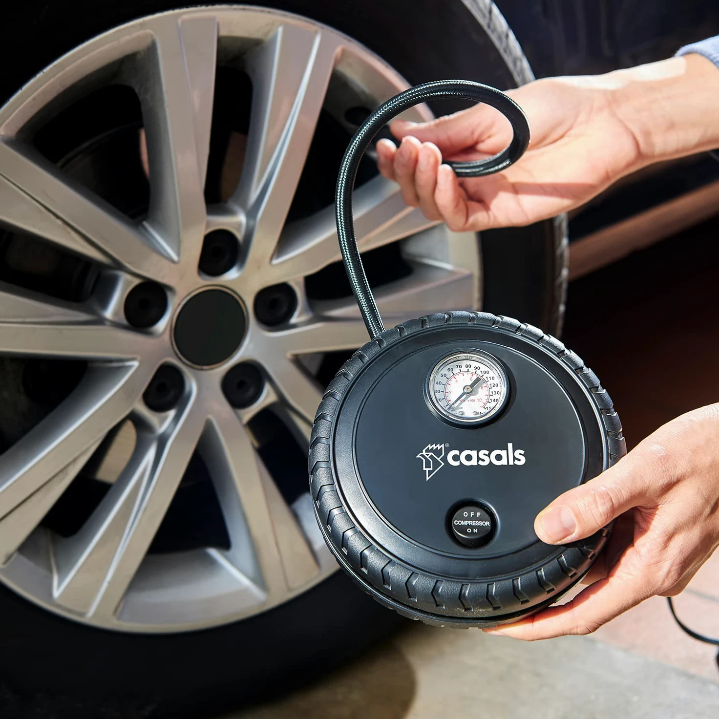 CASALS - Mini compresor de aire portátil de 12V y 260 psi | Bomba de aire portátil eléctrica de 40cm con manómetro | Hinchador eléctrico con cable de mechero de 3m | Accesorios para coche