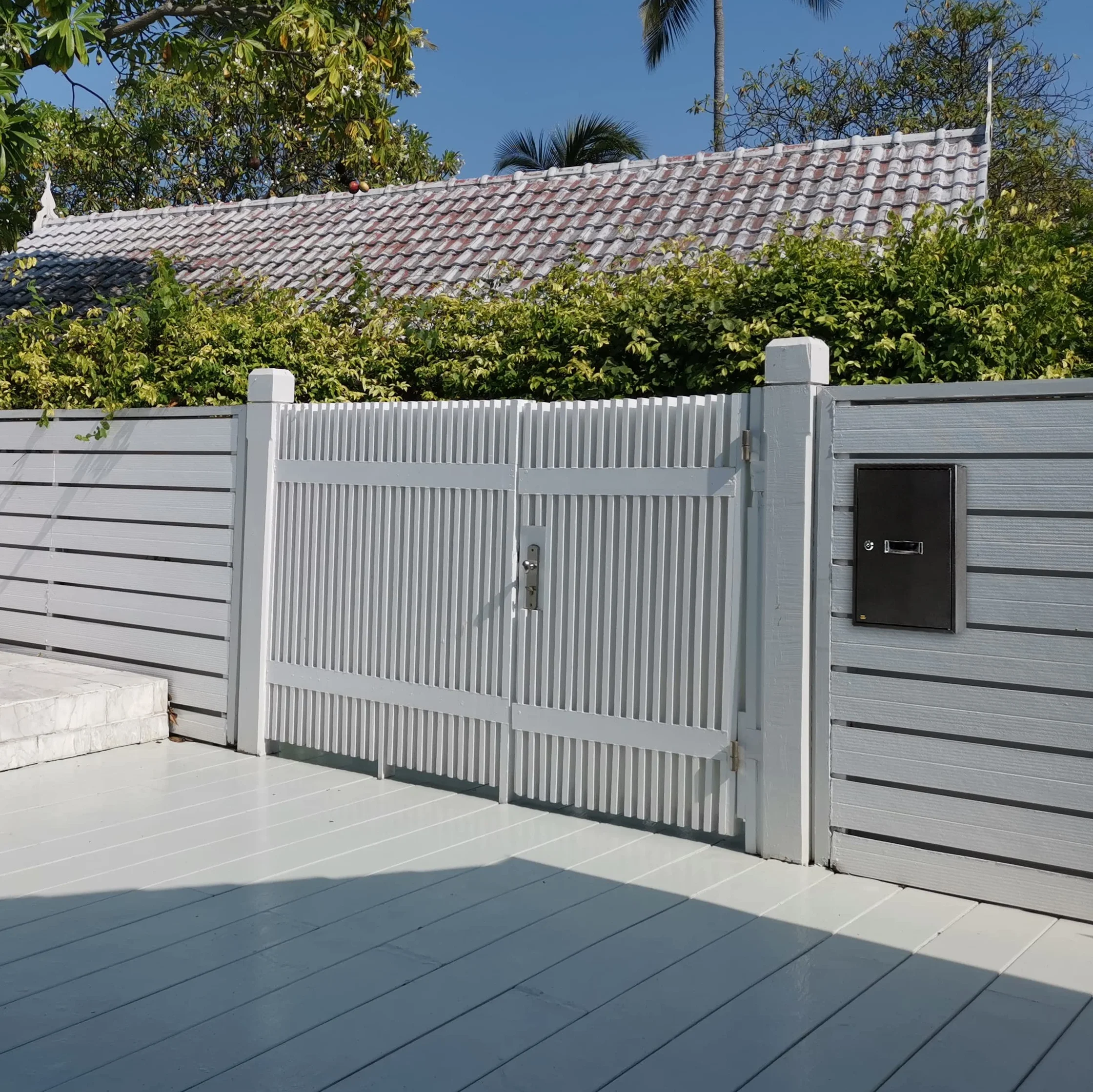 Amig - Buzón Recogecartas para Interior - Tamaño Compacto para DIN A4 - Apertura con Cerradura - Acero Negro- Fácil de Instalar en Puertas o Verjas - 40 x 25 x 10 cm