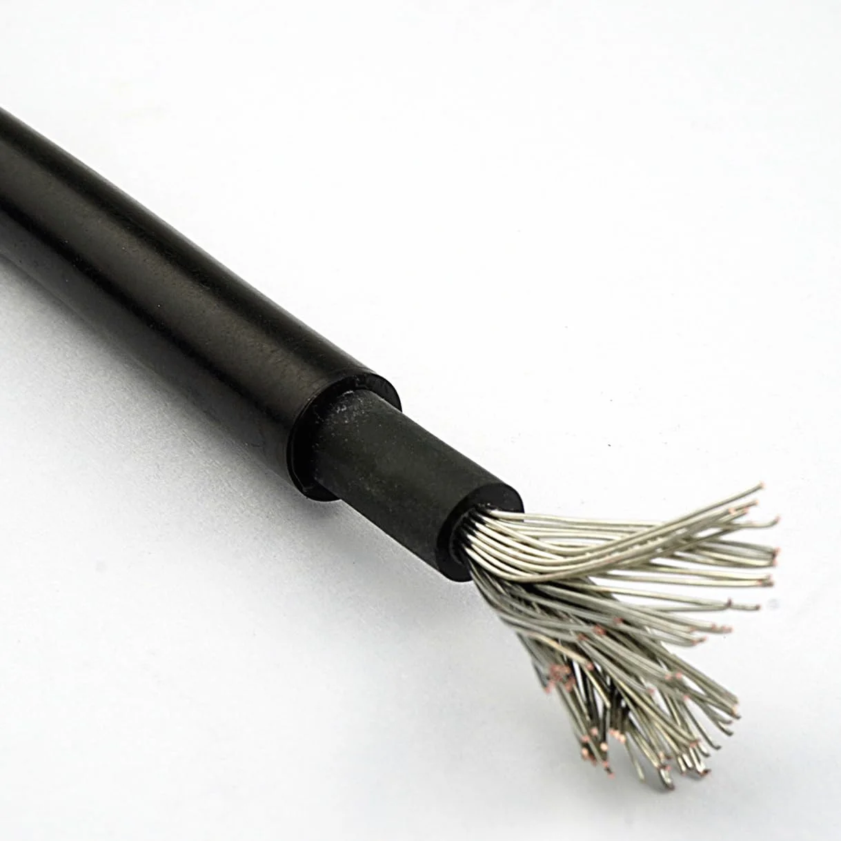 Cable Solar Premium 6mm² Negro Flexible, Fotovoltaico, Resistente a los Rayos UV, para Paneles Solares, Inversores y Controladores de Carga (Negro, 40m)
