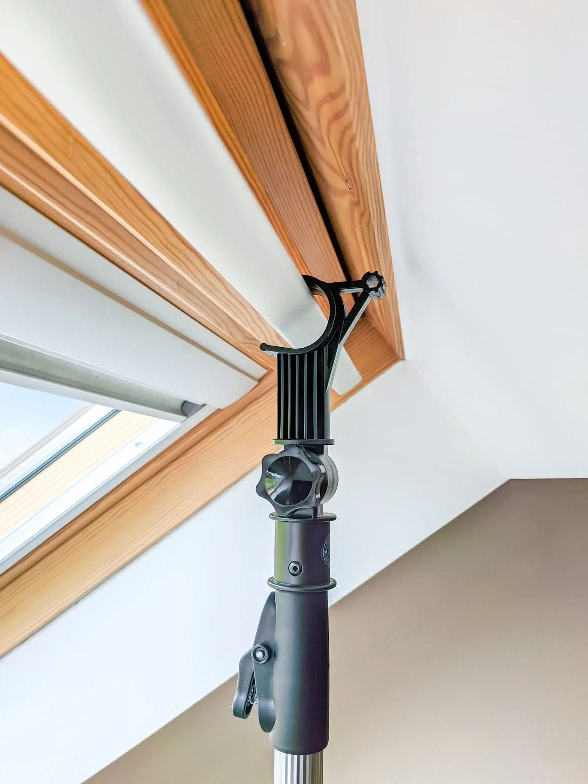 Classic Roof CRB - Persianas telescópicas para ventanas de techo y persianas Velux® de 1,2 a 2 m.