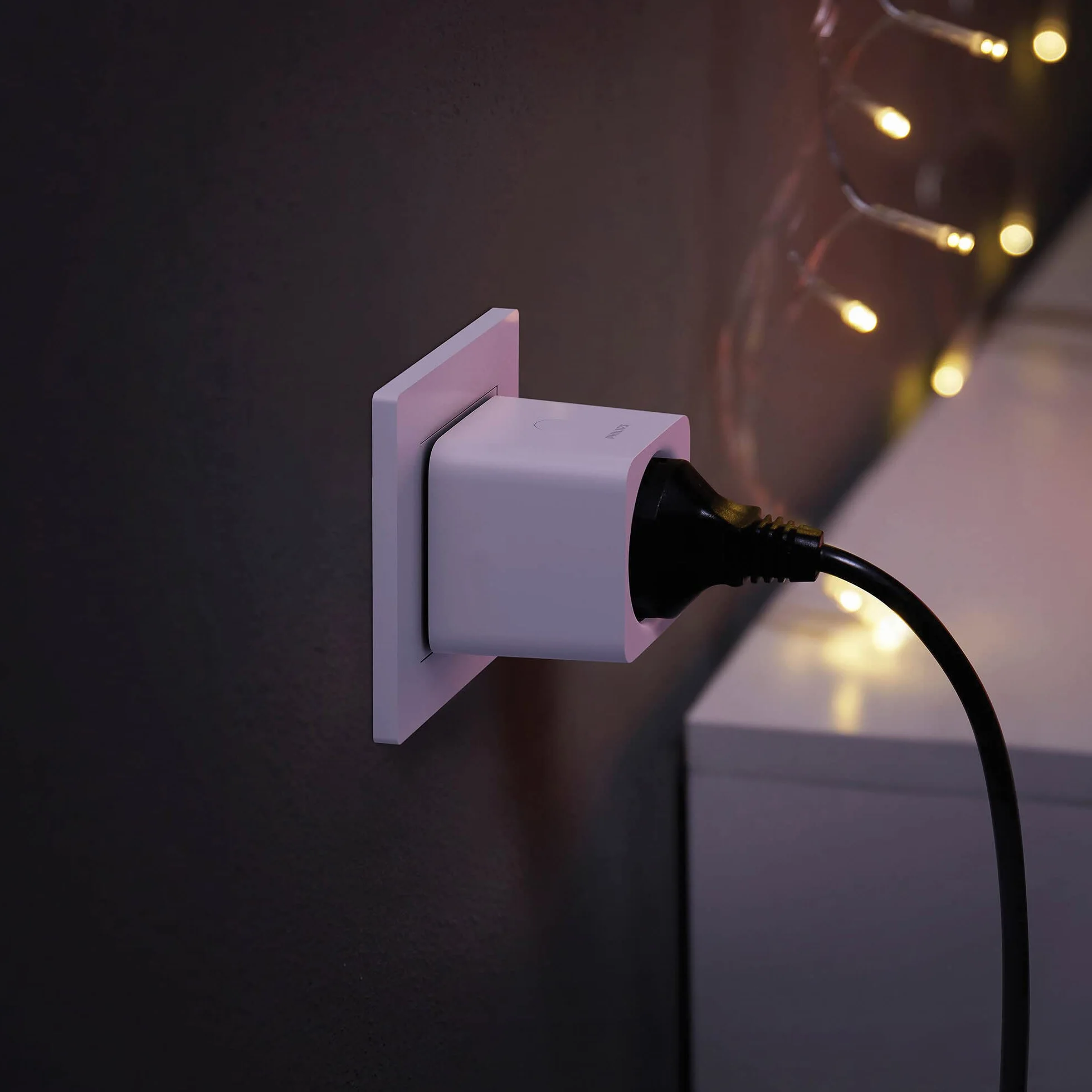 Philips Hue - Enchufe inteligente, Control remoto dispositivos, Ahorro de luz, Compatible con Alexa y Google Home