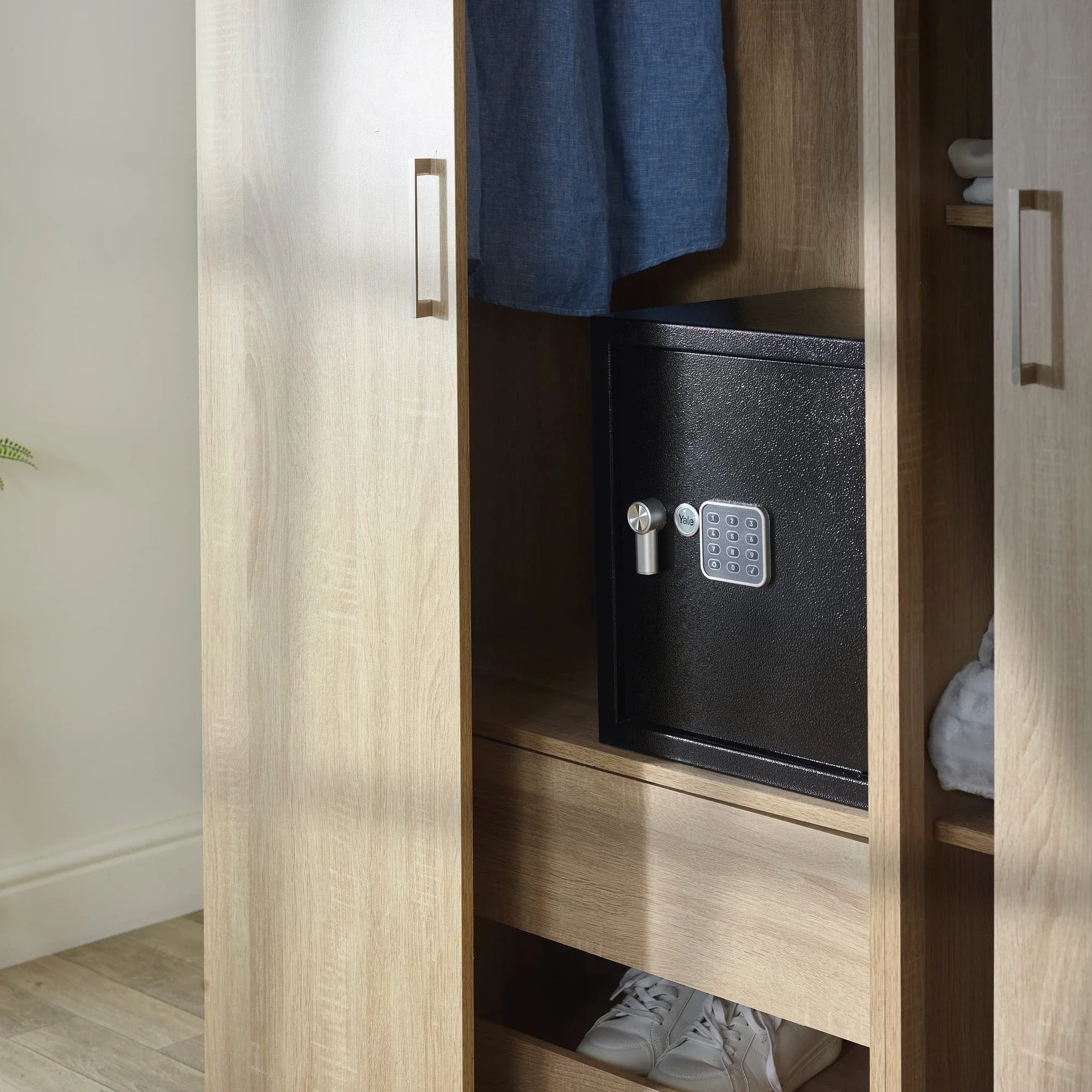 Yale YSV/390/DB2 Caja Fuerte de Mueble Serie Value Grande Negra, Acceso con Pin Digital, Cerradura Electrónica