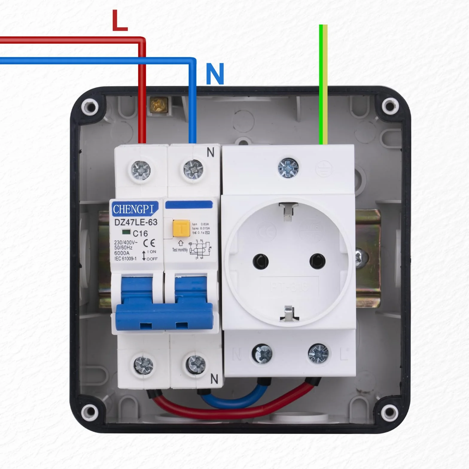 Caja Distribucion Electrica Montada En Superficie, Cuadro Electrico Premontado con Protección Contra Fugas 16A y Enchufe, Caja de Distribución Impermeable IP66|4 Módulos