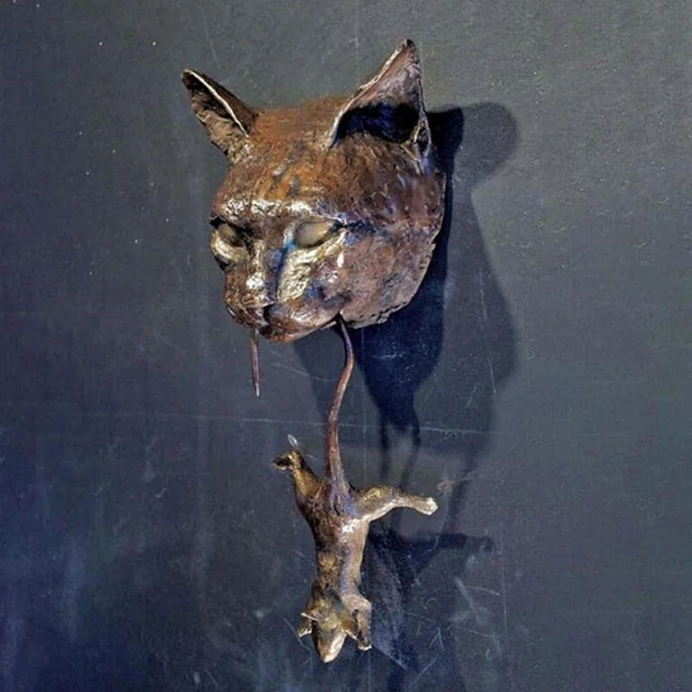 HUSHUI Aldaba de Puerta, aldaba de Puerta de Gato Escultura Gato atrapar ratón Escultura de Pared Colgante de Resina para Patio Sala de Estar