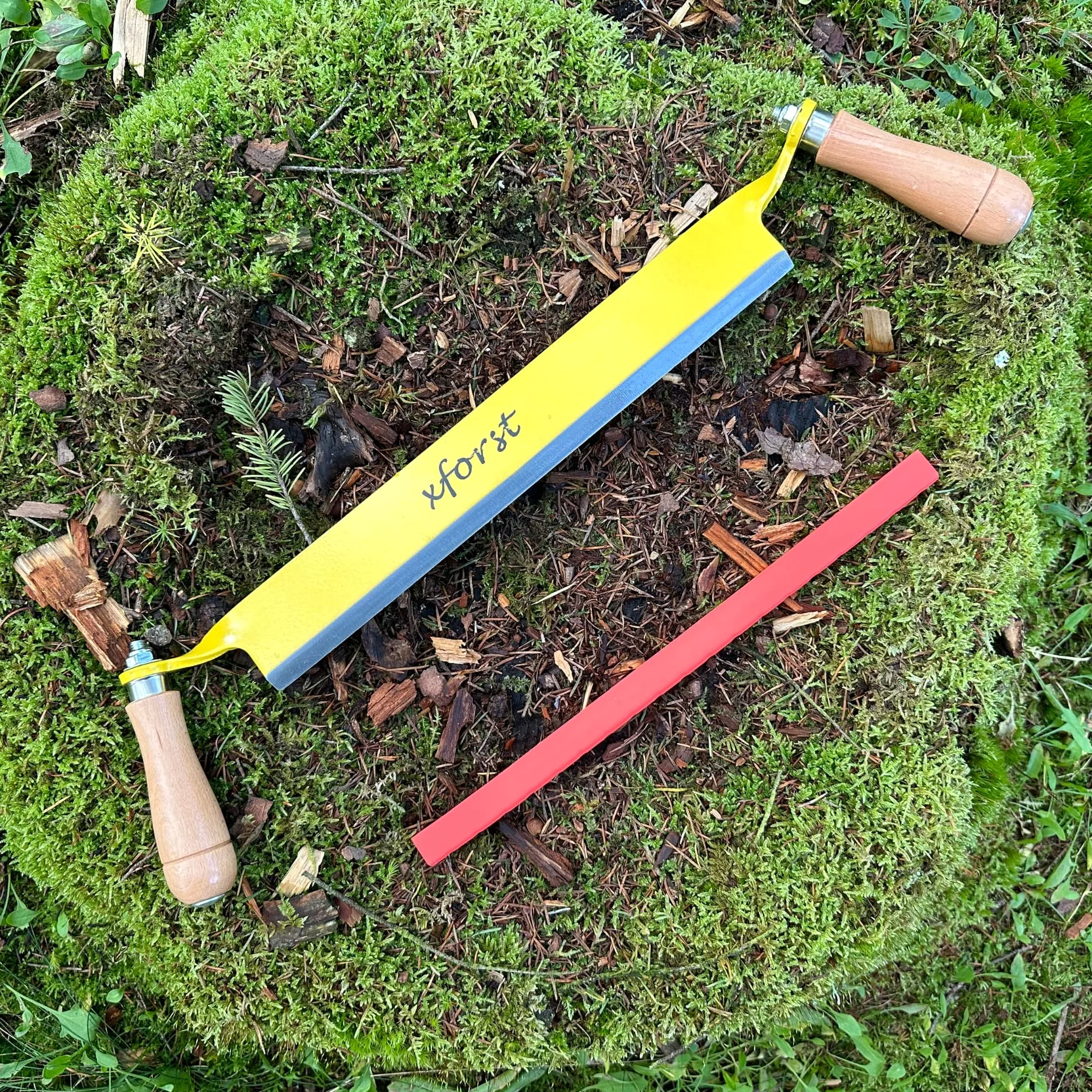 Xforst Cuchillo de Dibujo X-ET33 – Herramienta de Carpintería 26 cm – Cuchillo de Desbaste para Madera con Hoja de Acero al Carbono y Mangos de Madera – Ideal para Quitar Corteza y Tallar
