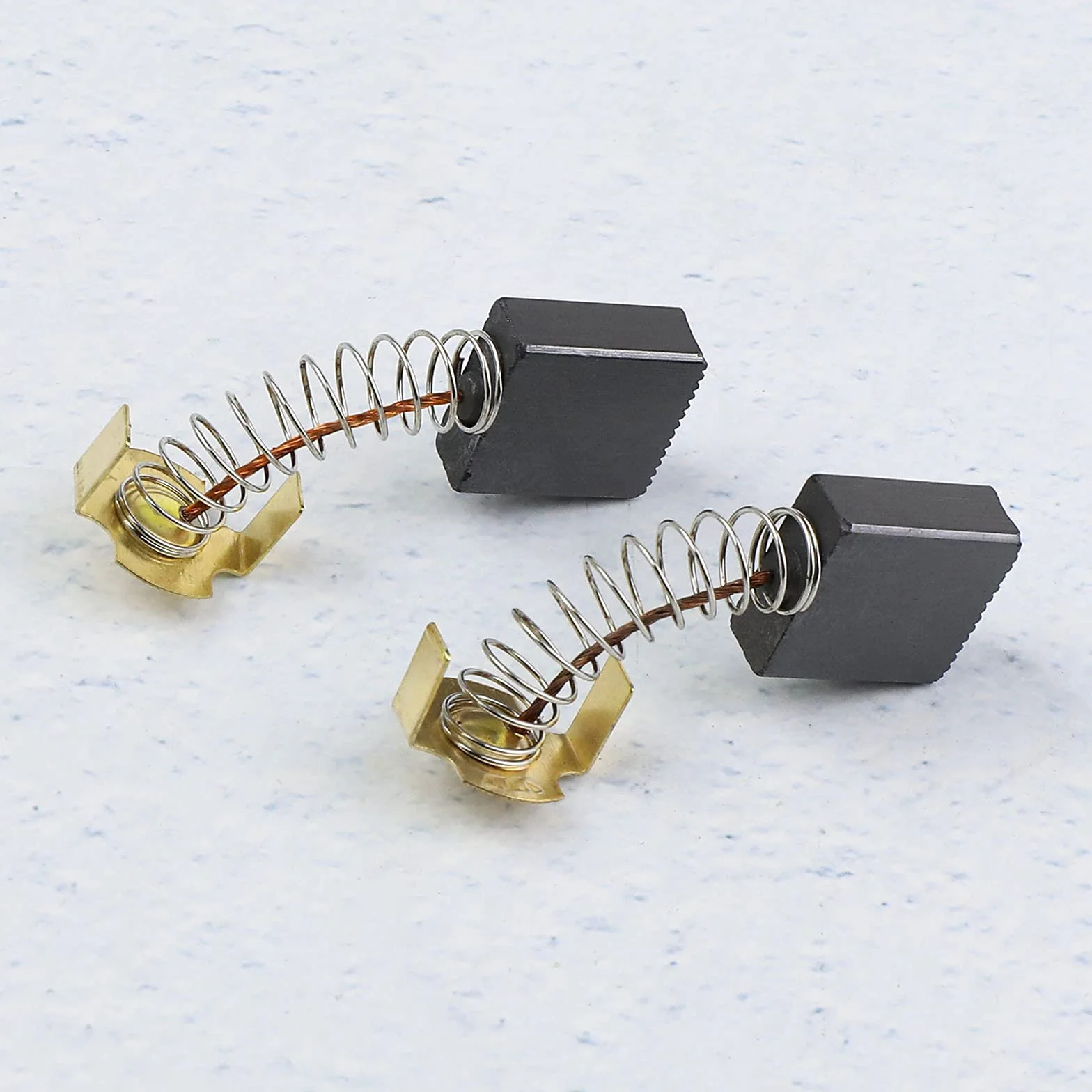 ECSiNG 2 pares escobas carbón 1619P04451 17x17x7mm compatible GCM 10 GCO 14-1 GCM 10