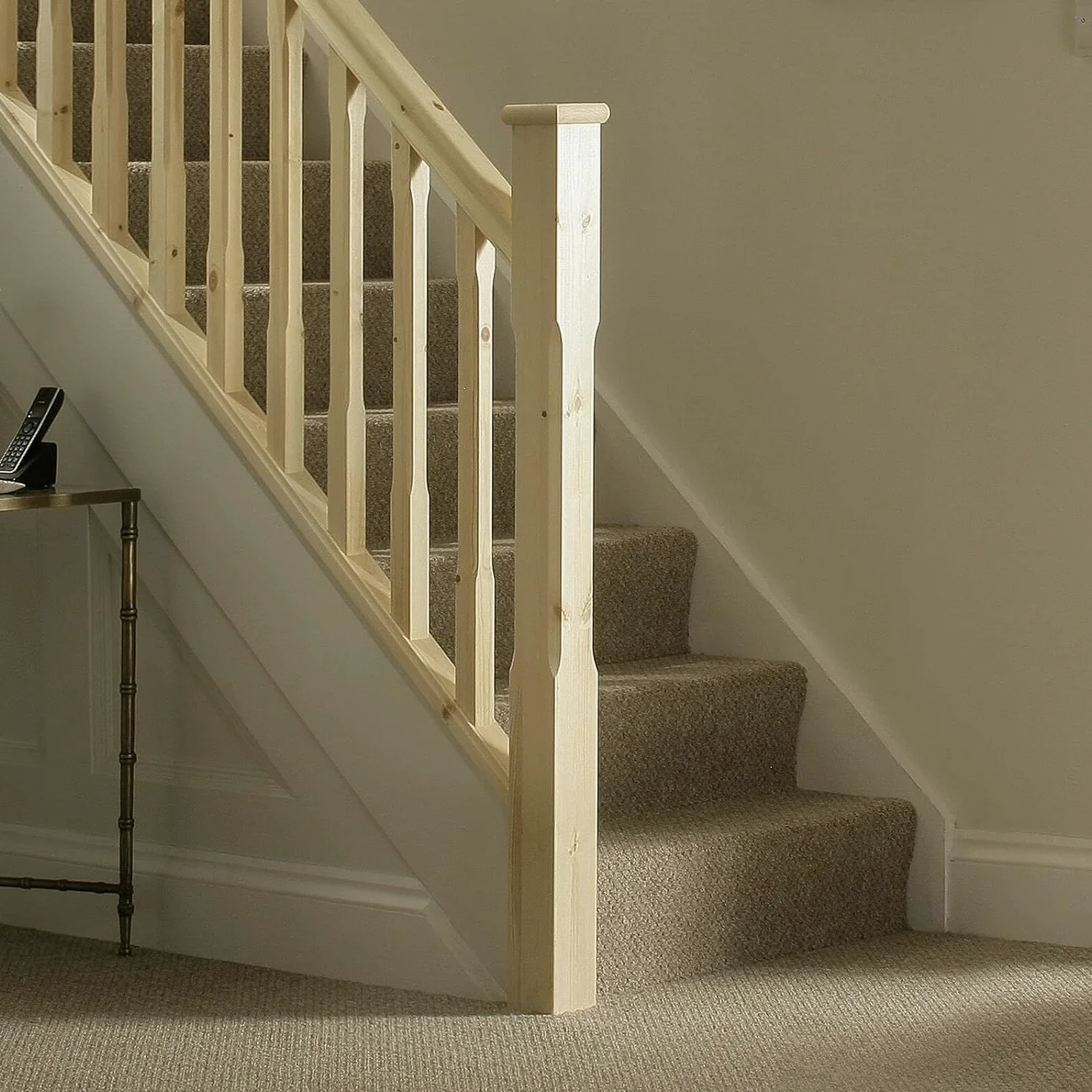 Cambridge - Tapa plana de pino transparente de 102 x 102 x 27 mm, tapa plana para poste de escalera completa de 82 mm, empotrable para adaptarse a un Newel de 82 mm x 82 mm