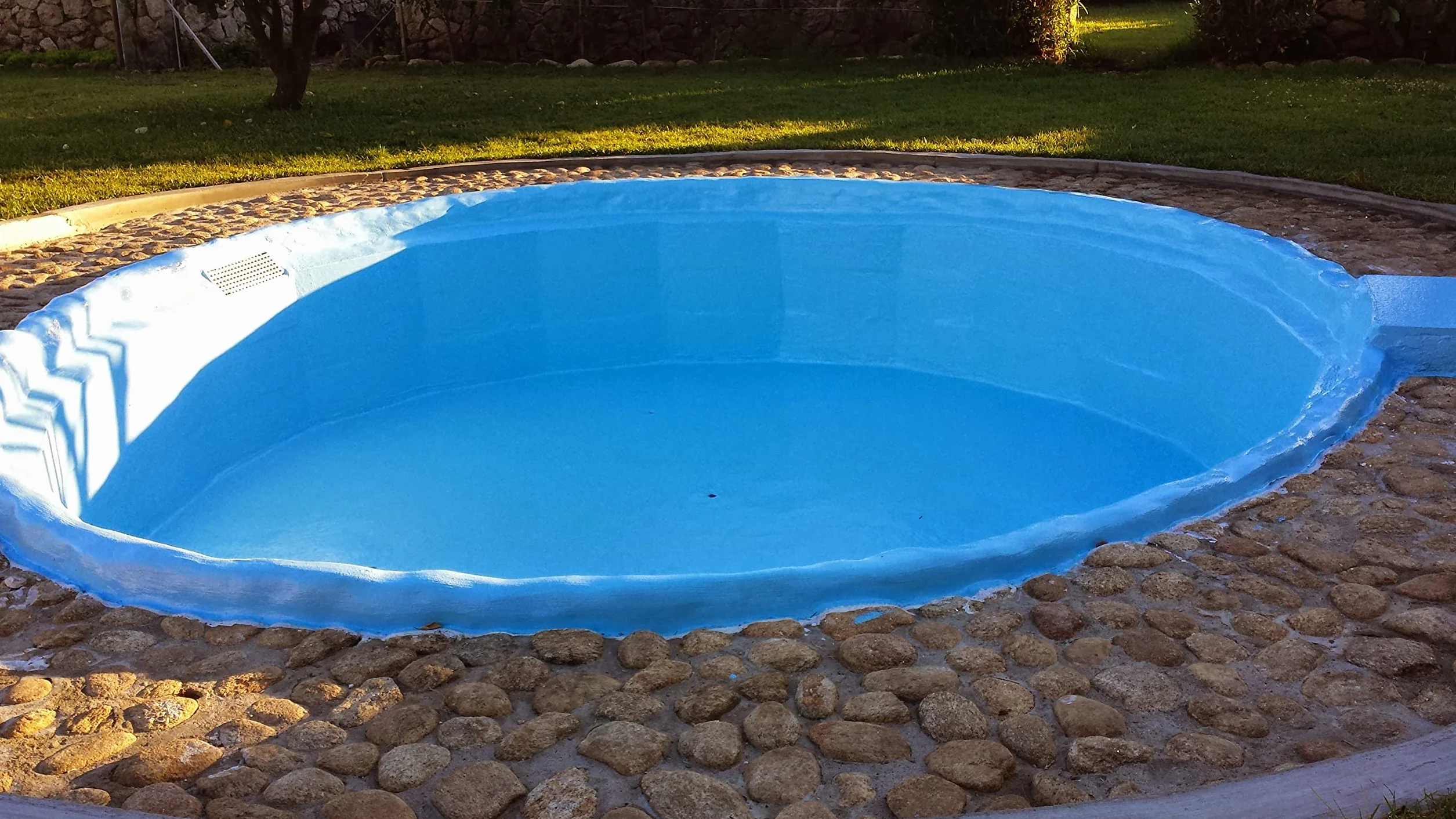 ESMALTE POLIURETANO DOS COMPONENTES BRILLANTE. Transparente. 750ML+100ML. Excelente adherencia para pintar sobre hierro, fibra, cristal, El paquete puede variar