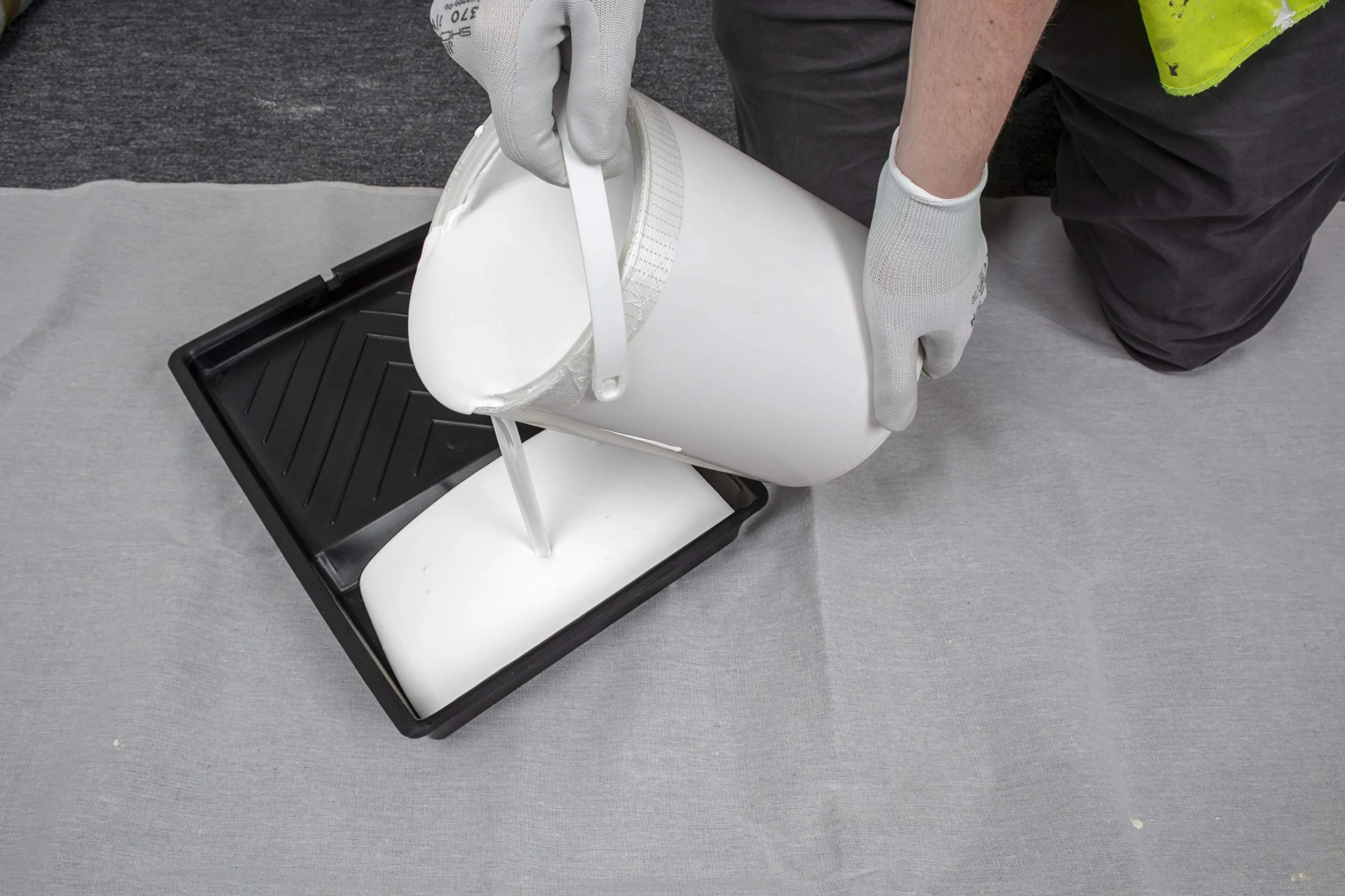 Dryzone Pintura Blanca Antimoho y Antihumedad para Interior – 1L – Para Pared y Techos – Protege en Contra del Moho Negro Durante 5 Años