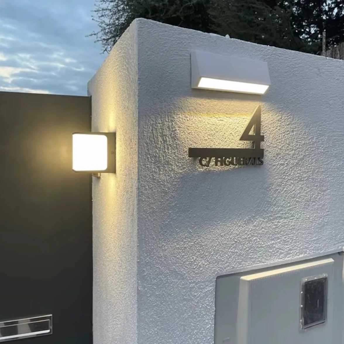 Letrero de metal moderno con el número de la casa, letrero de dirección de casa personalizado con nombre de calle (1)