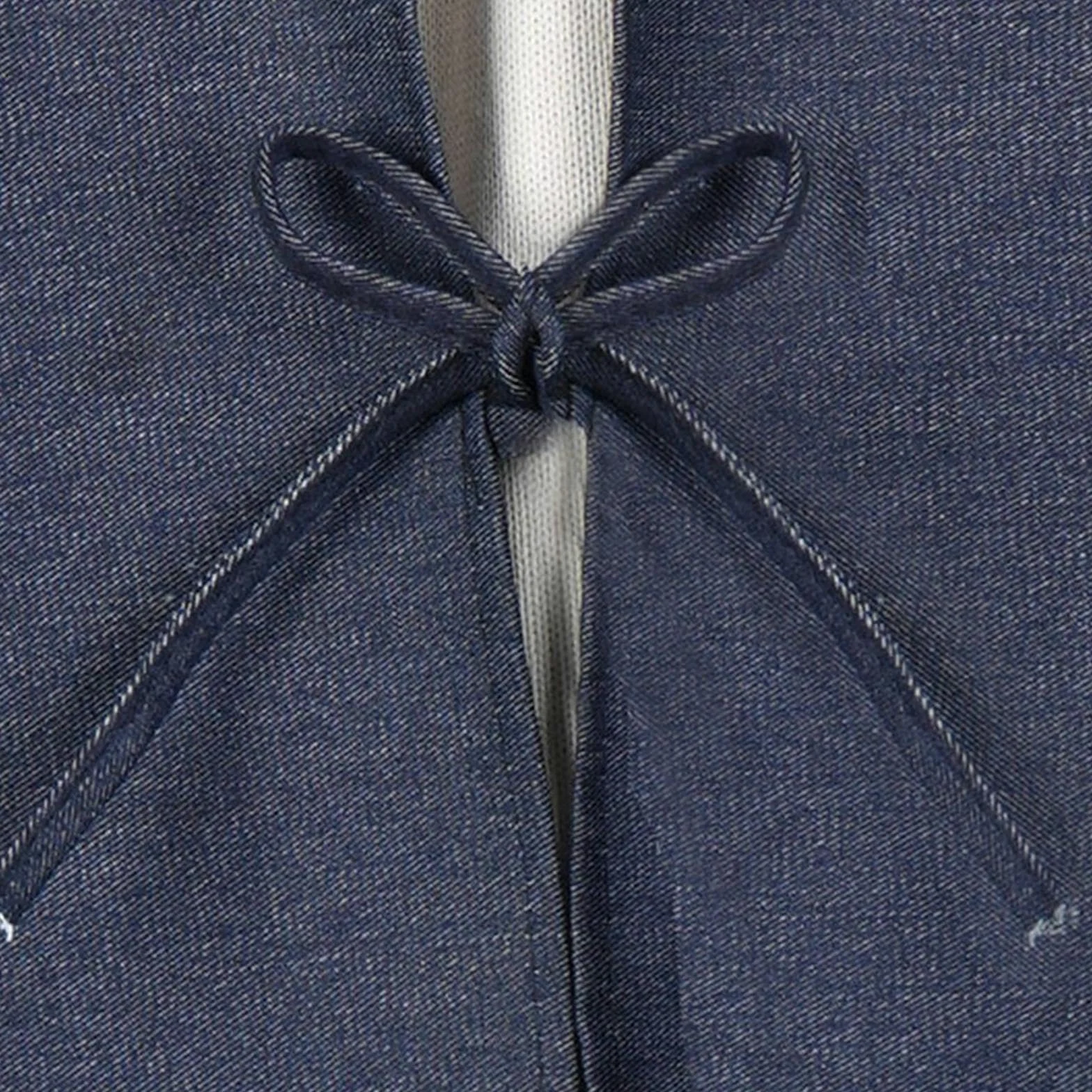 MERIGLARE Delantal de Soldadura Confeccionado en Denim Robusto Protección de Manga Larga Almacenamiento Fácil Gracias Al Bolsillo Comodidad Durante Largas, Longitud 112 Cm