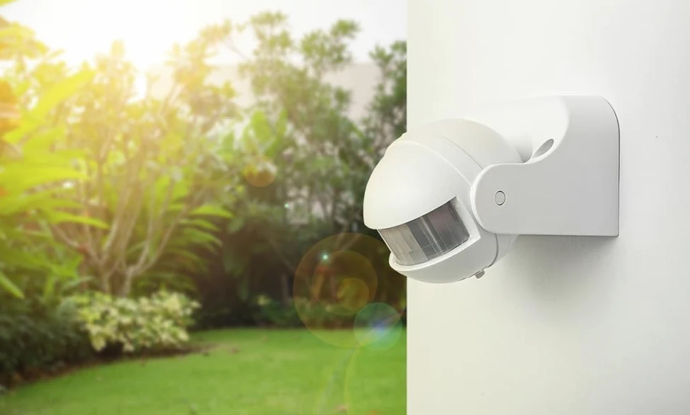 Pack de 3 Detector de Movimiento infrarrojo Garza de Exterior para Pared, con ángulo de detección 180º Tiempo de Encendido Regulable a 10sec -7 min, Blanco