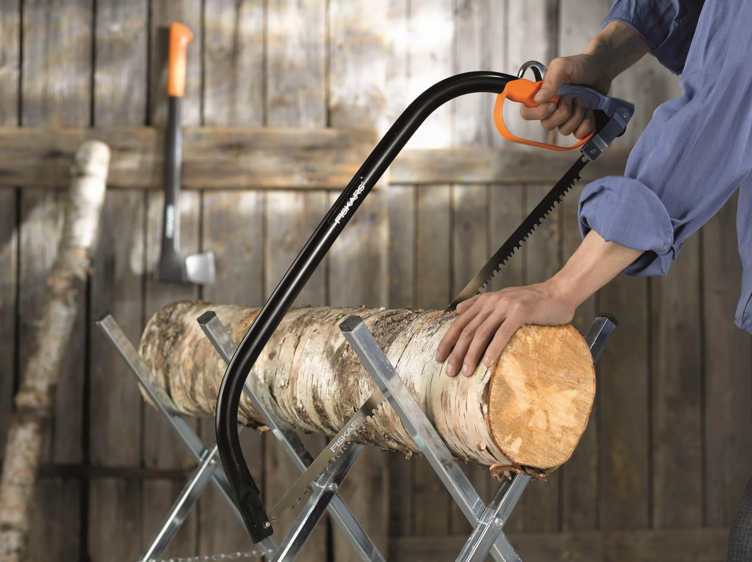 Fiskars Sierra de arco para madera verde, Cuchilla fija, 70 cm, Acero, Negro/Naranja, SW31