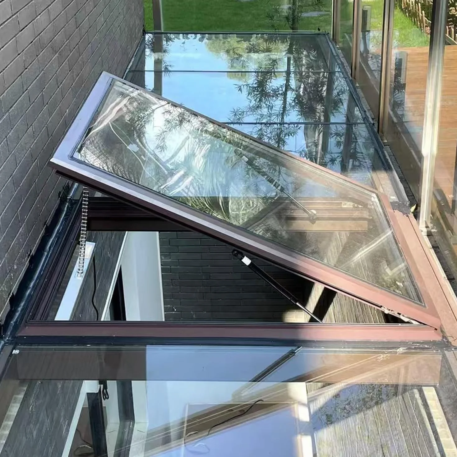 Ventana de Techo eléctrica - Claraboya con Control Remoto y Sensor de Lluvia para Techo, ático y sótano - Diseño de Aluminio Personalizable