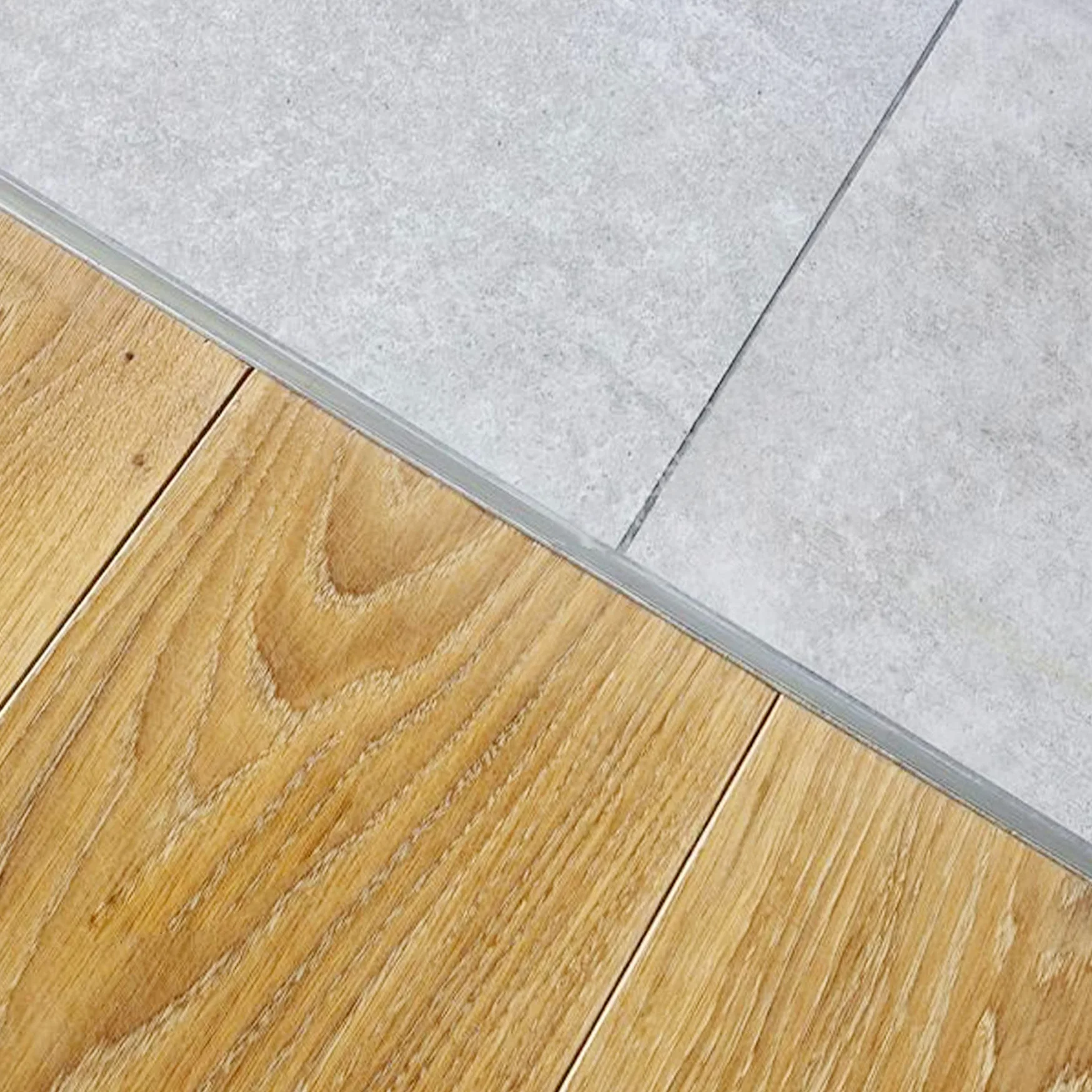 Trimold 3Pcs Moldura en T de Aluminio y Tiras de Transición para Suelo, Tira Divisora para Umbral de Puerta y Huecos de Suelo de Tarimas y Baldosas (0,9 m x 2 cm, Plateado Mate)